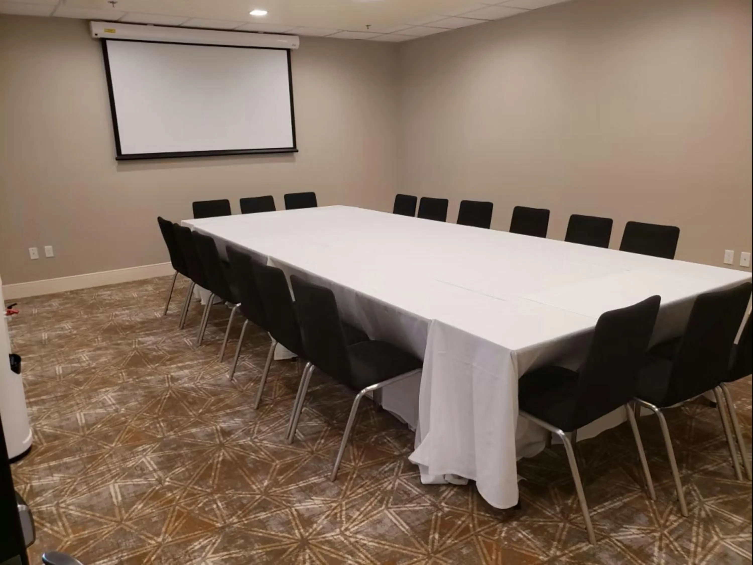 Meeting/conference room in Candlewood Suites Tacoma Mall by IHG
