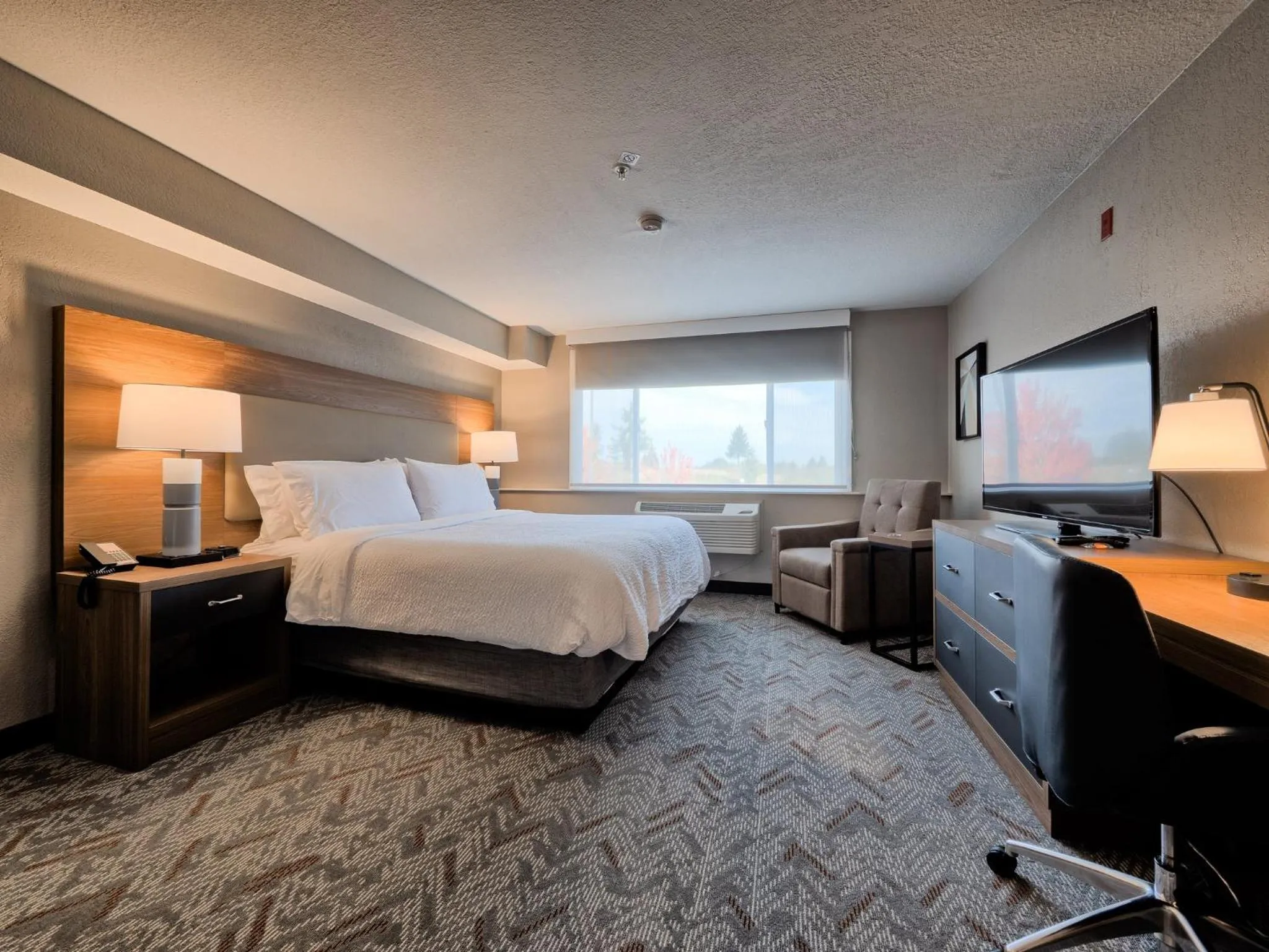 Photo of the whole room, Bed in Candlewood Suites Tacoma Mall by IHG