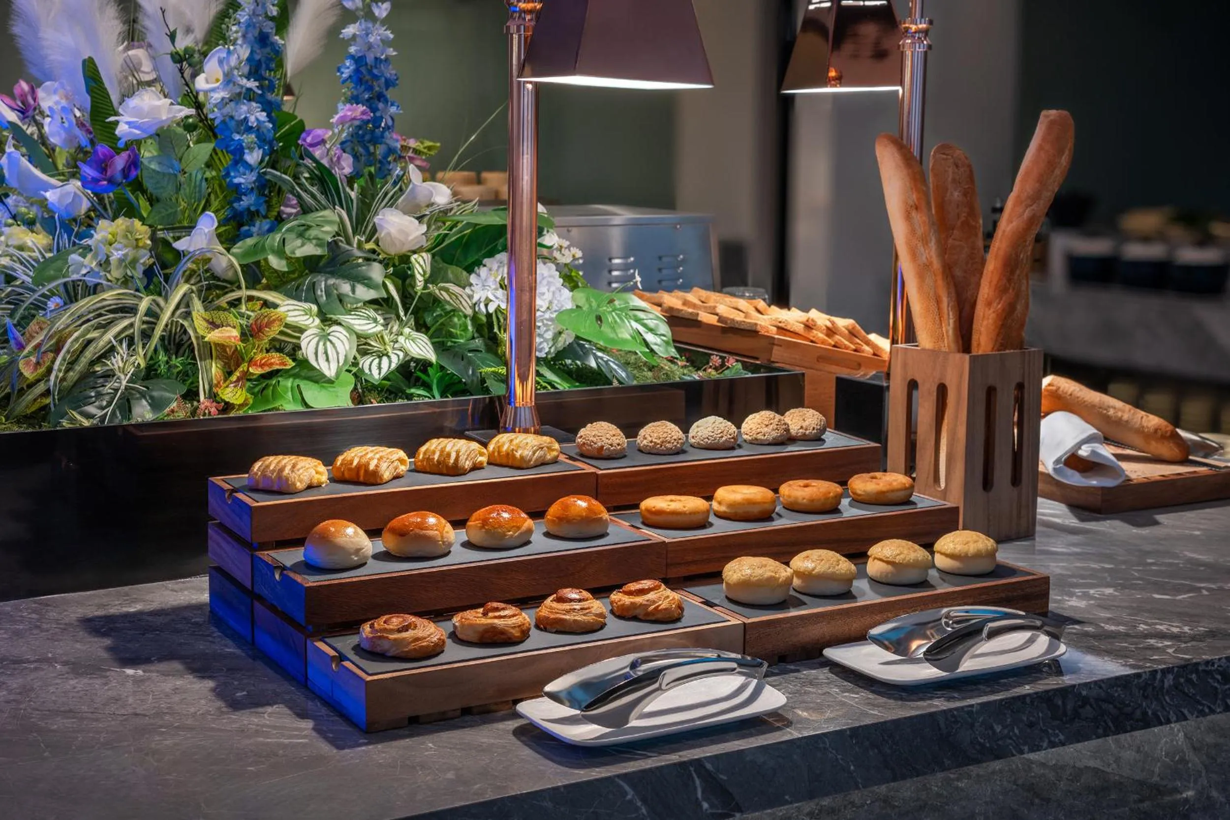 Restaurant/places to eat in Novotel Hangzhou Xintiandi