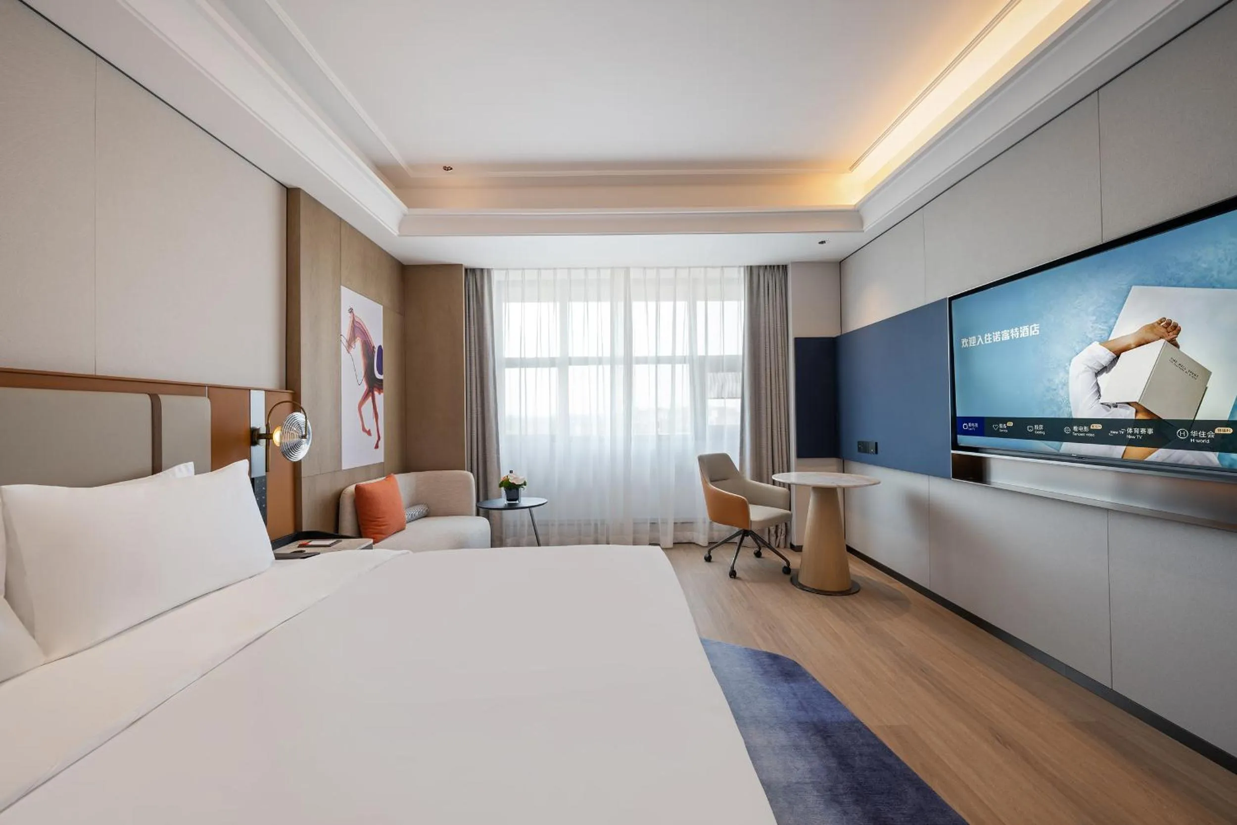 Photo of the whole room, Bed in Novotel Shanghai Hongqiao International Airport