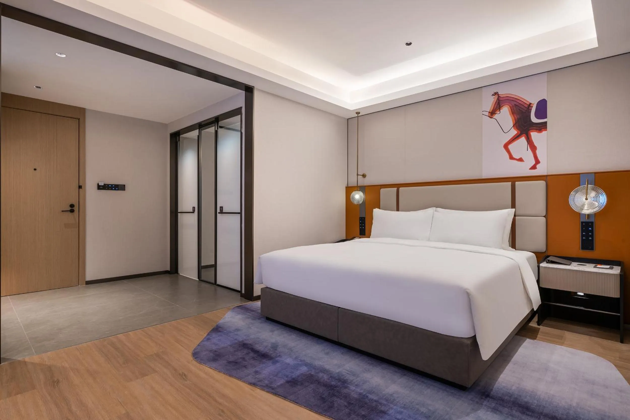Photo of the whole room, Bed in Novotel Shanghai Hongqiao International Airport