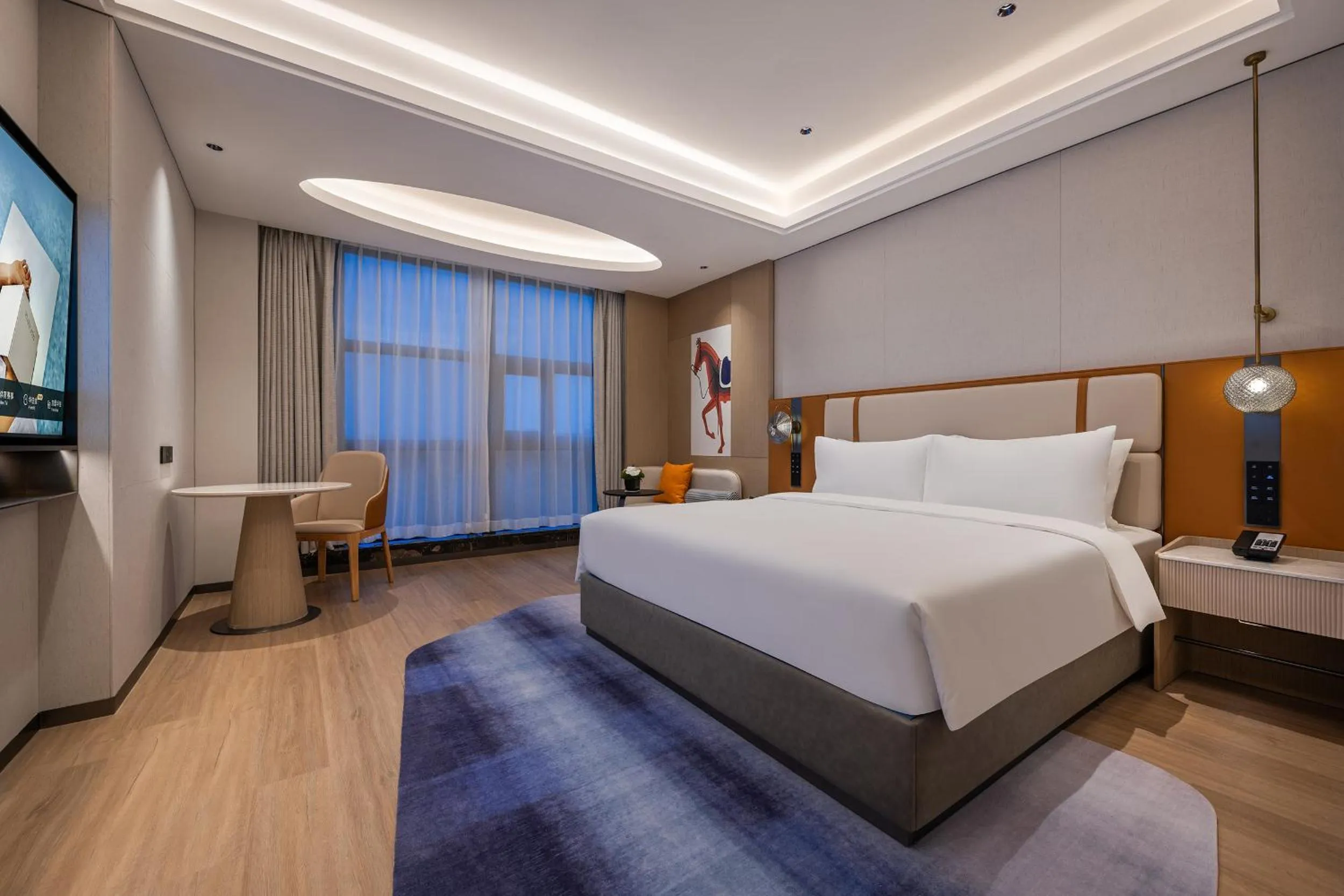 Photo of the whole room, Bed in Novotel Shanghai Hongqiao International Airport