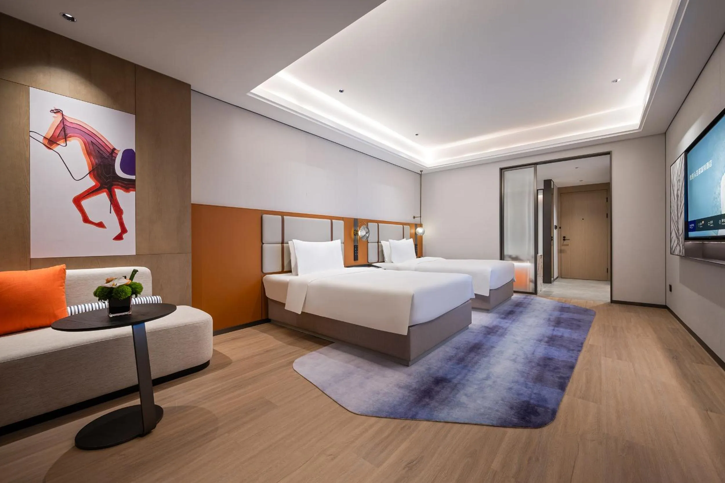 Photo of the whole room, Bed in Novotel Shanghai Hongqiao International Airport