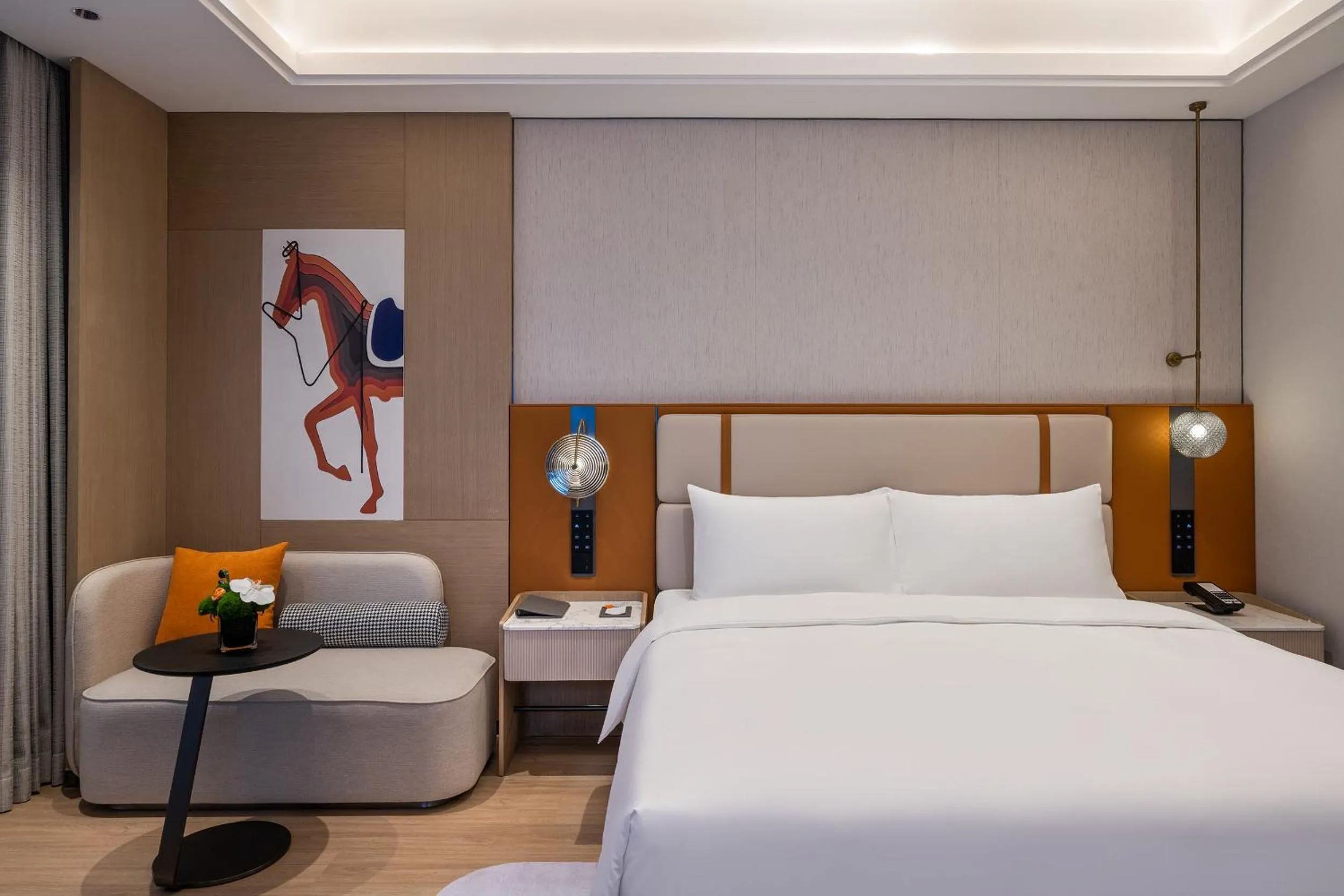 Photo of the whole room, Bed in Novotel Shanghai Hongqiao International Airport