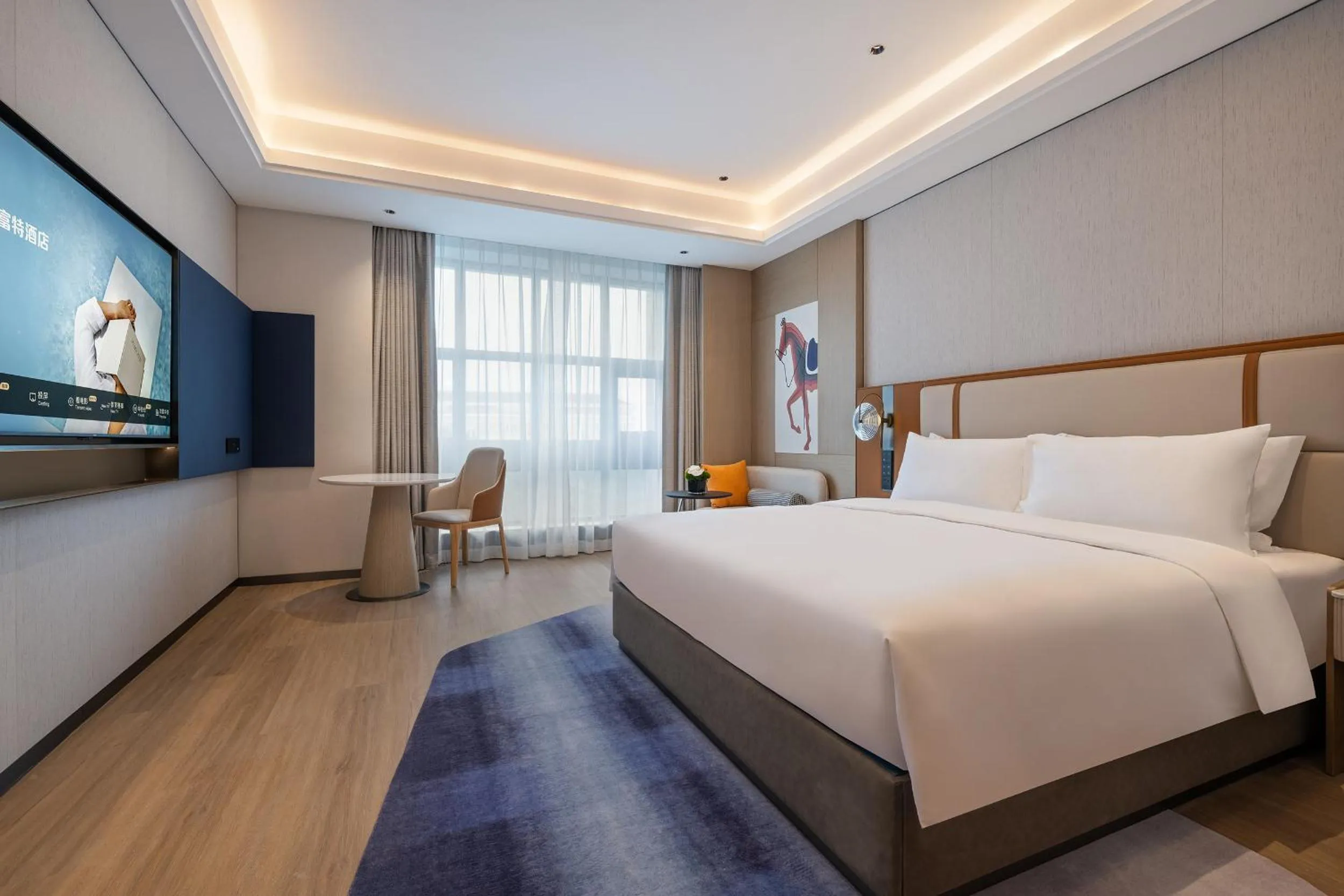 Photo of the whole room, Bed in Novotel Shanghai Hongqiao International Airport