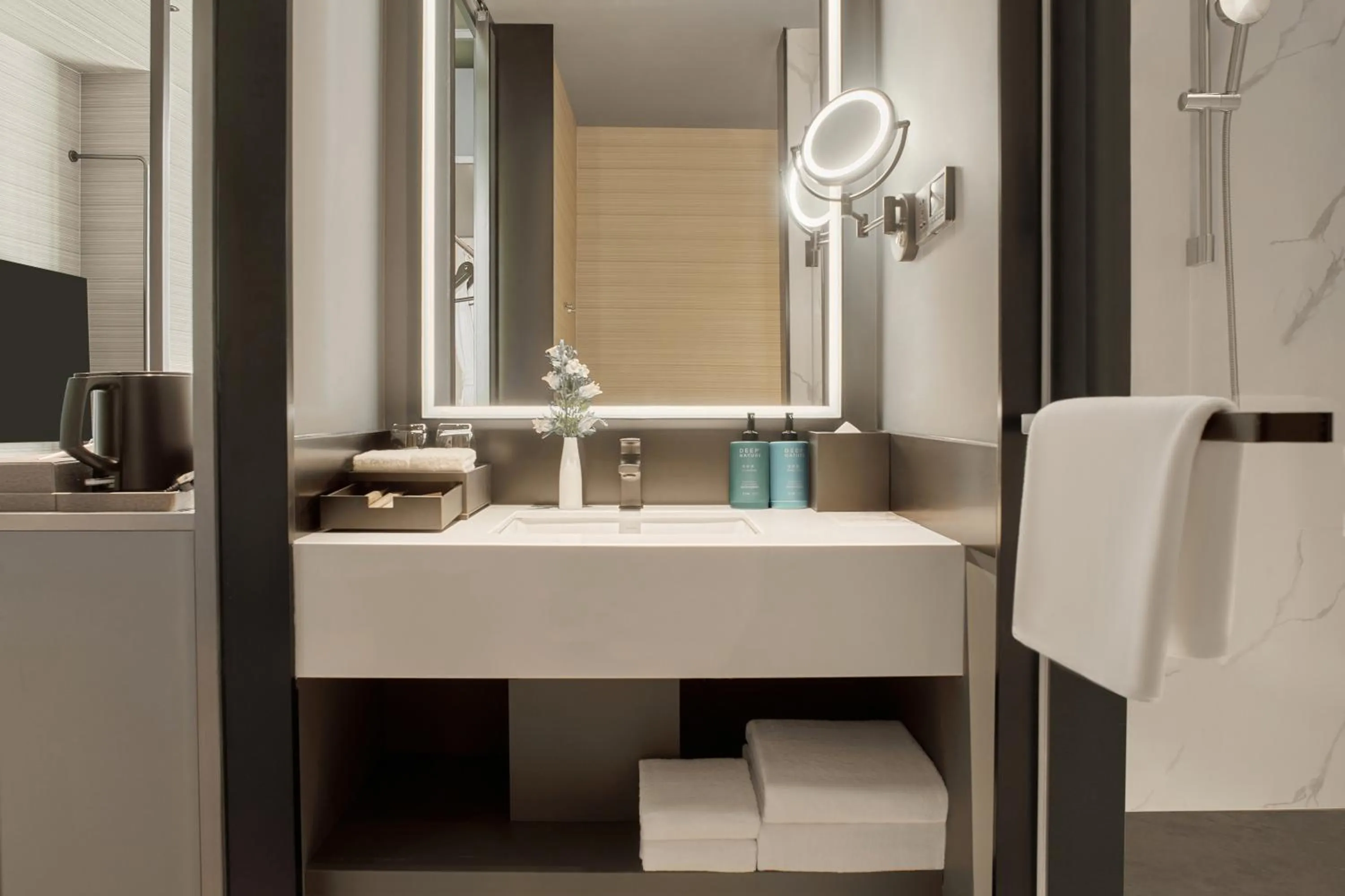 Toilet in Novotel Yinchuan Lanxigu