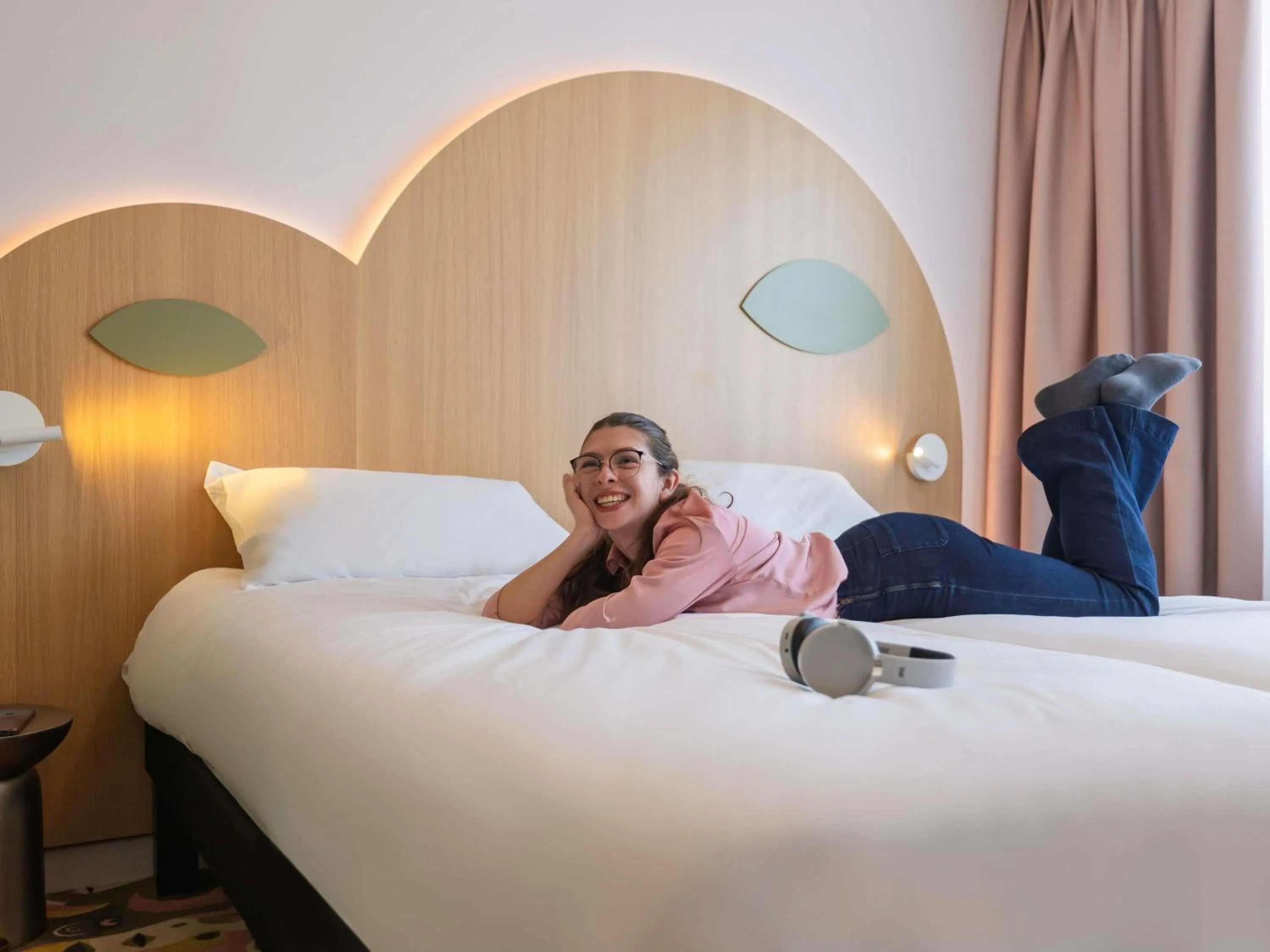 Bedroom, Bed in ibis Styles Metz Centre