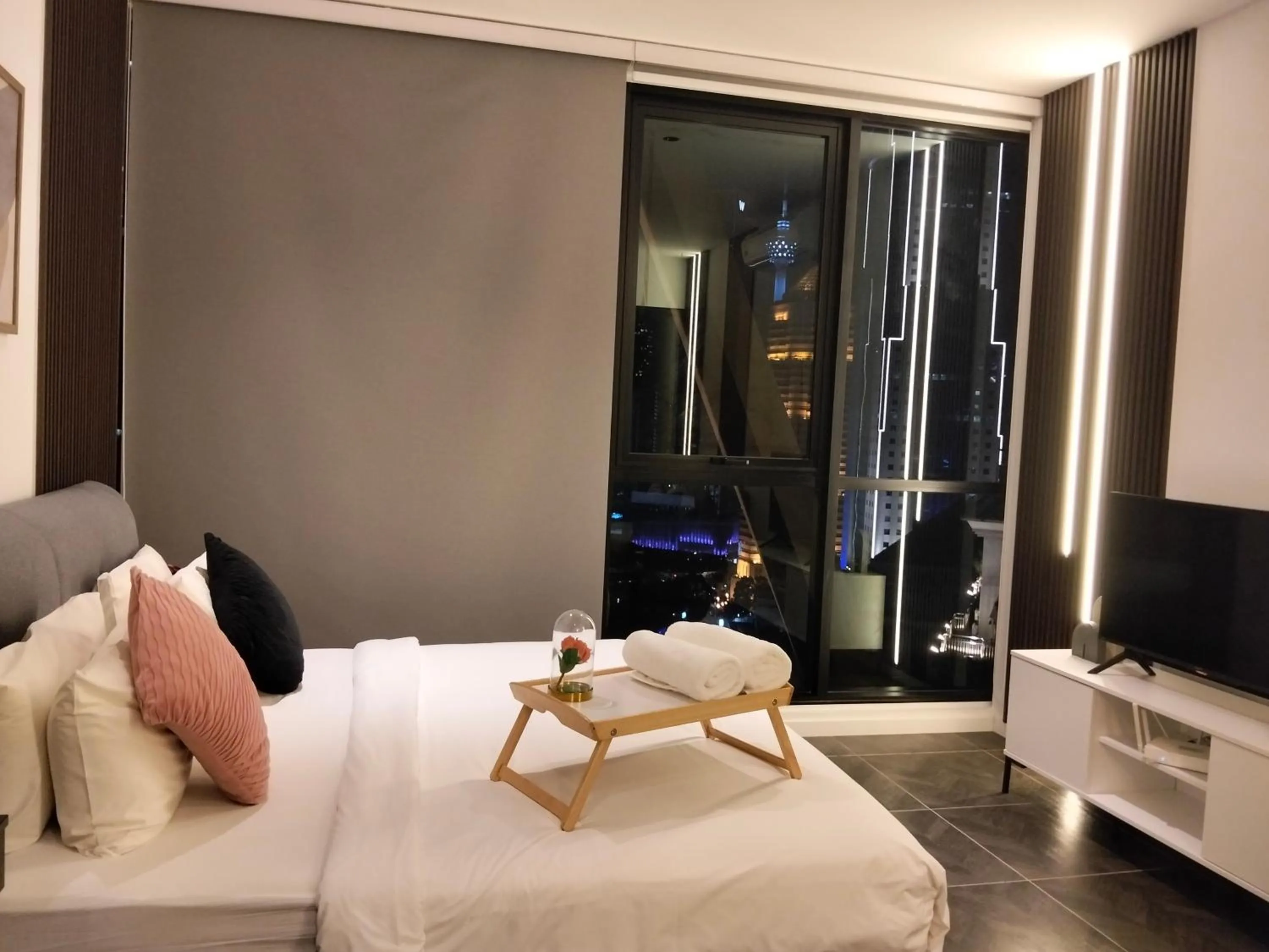 Bed in Scarletz Service Suites KLCC