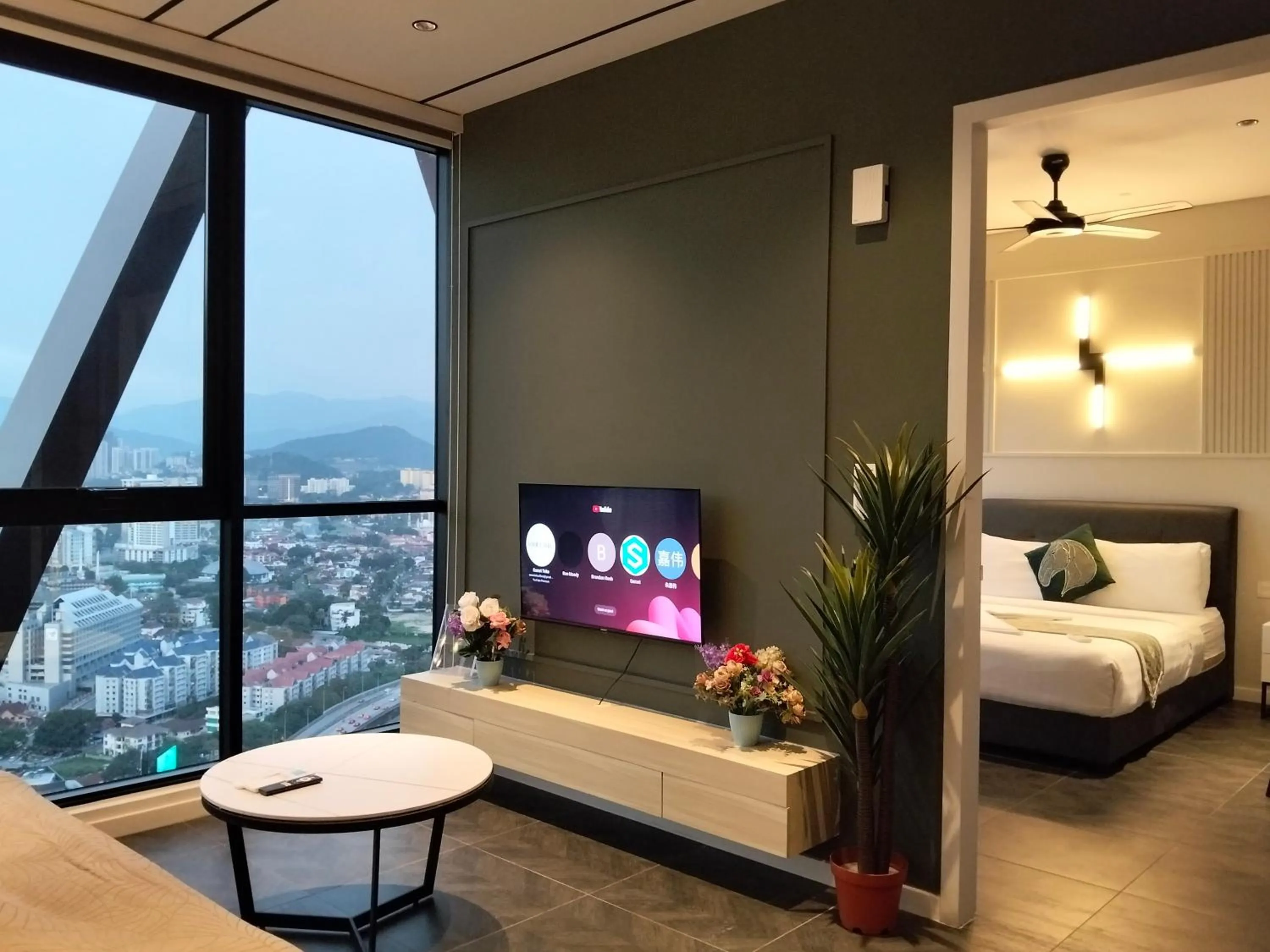 Communal lounge/ TV room, Bed in Scarletz Service Suites KLCC
