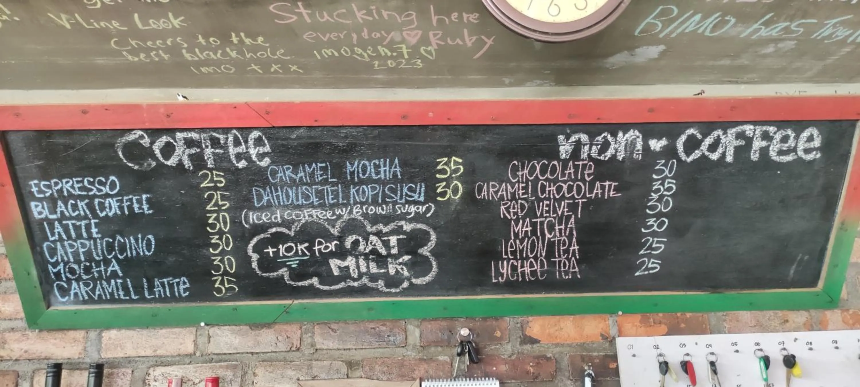 Coffee/tea facilities in Da Housetel Kuta