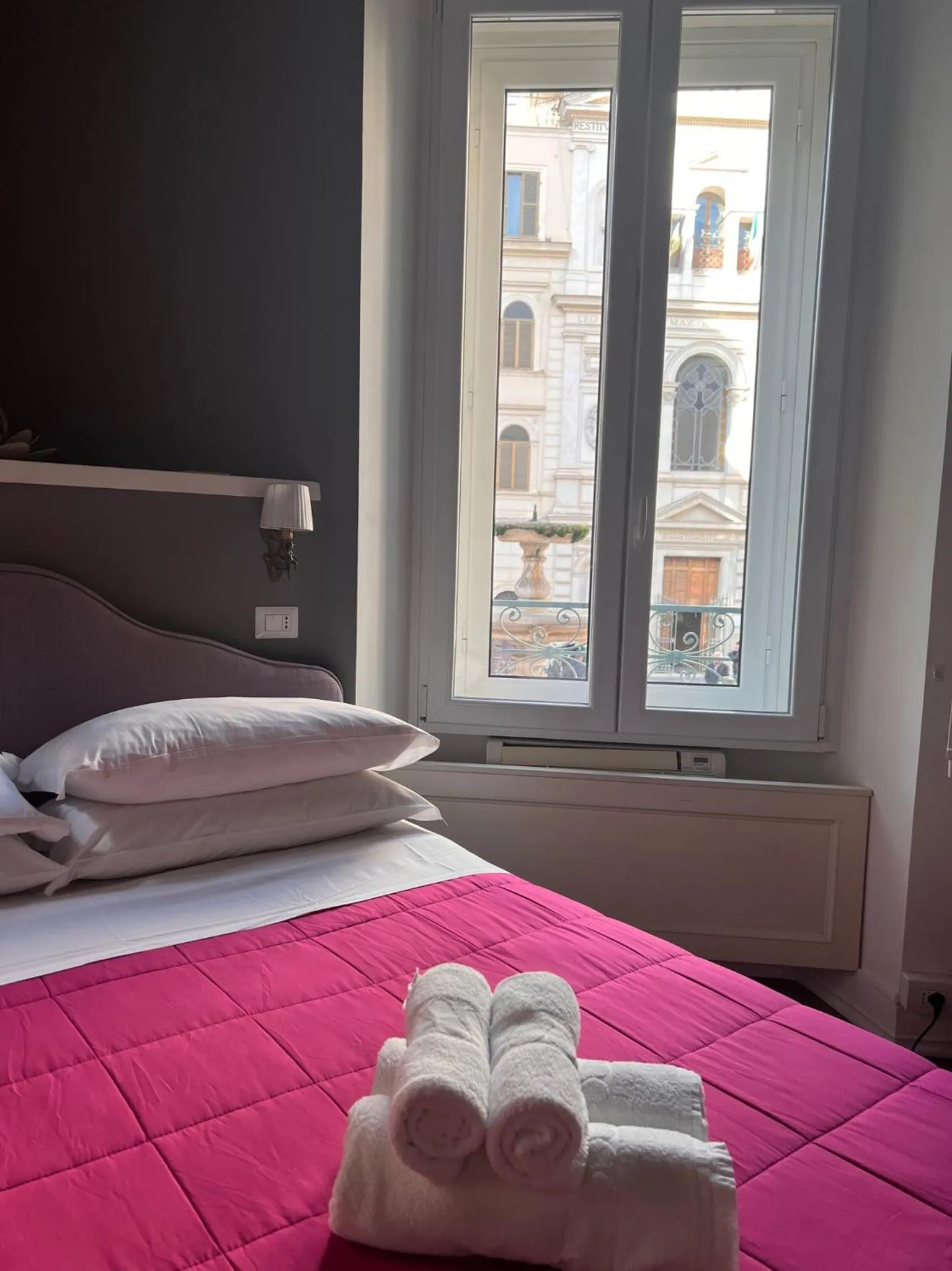Bed in Piazzetta de' Monti Suites