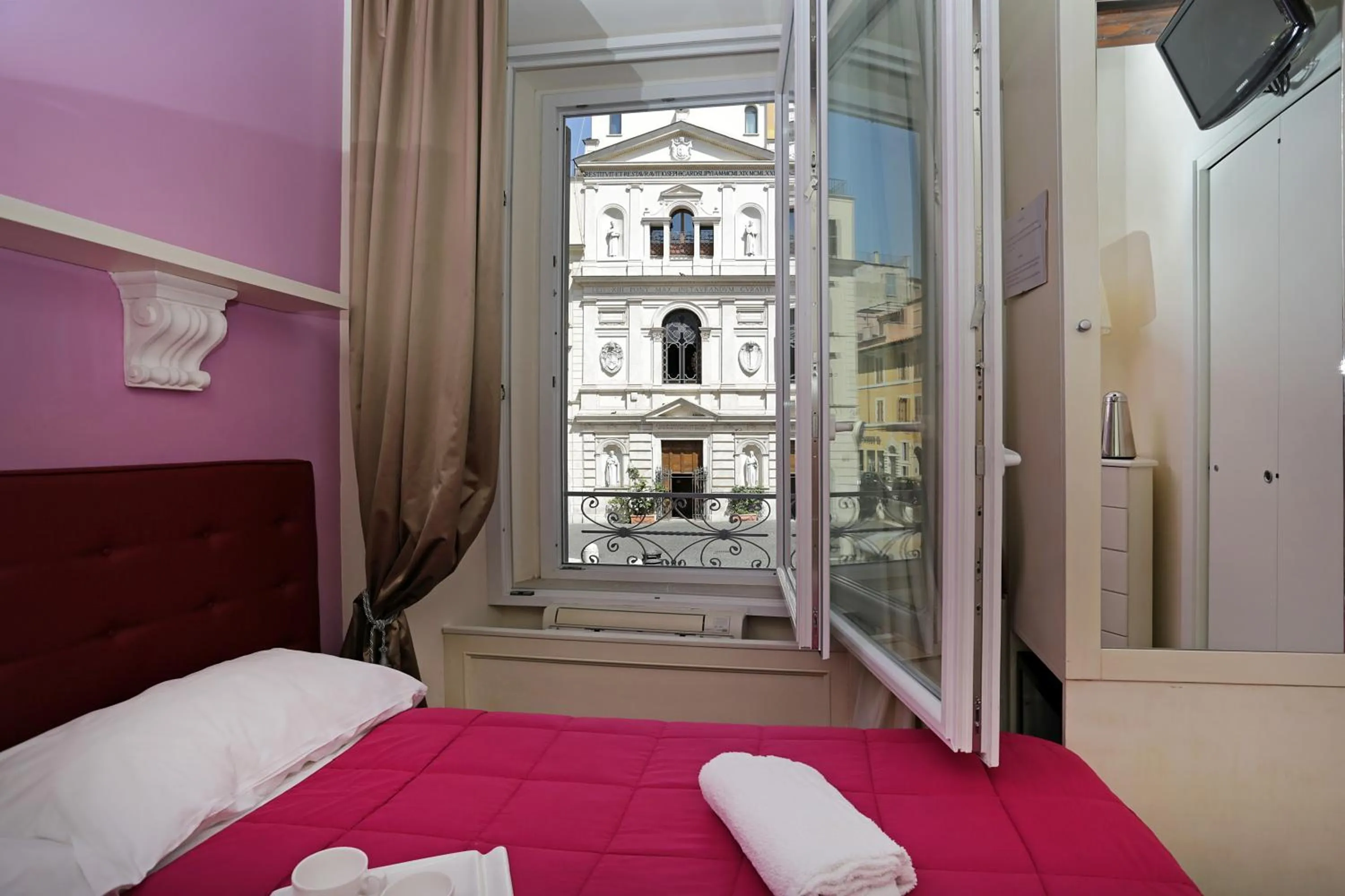 City view, Bed in Piazzetta de' Monti Suites