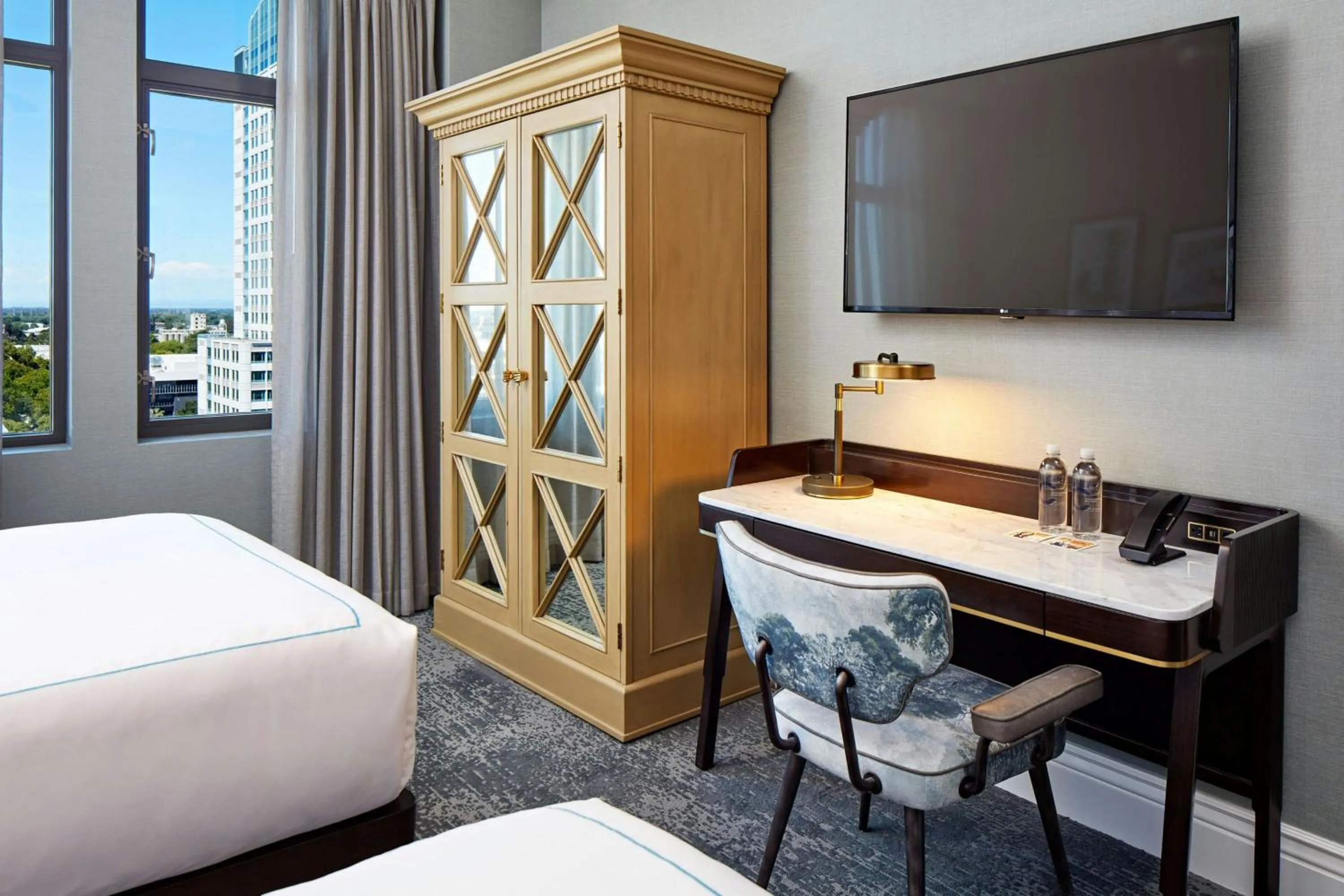 Photo of the whole room, Bed in The Citizen Hotel, Autograph Collection