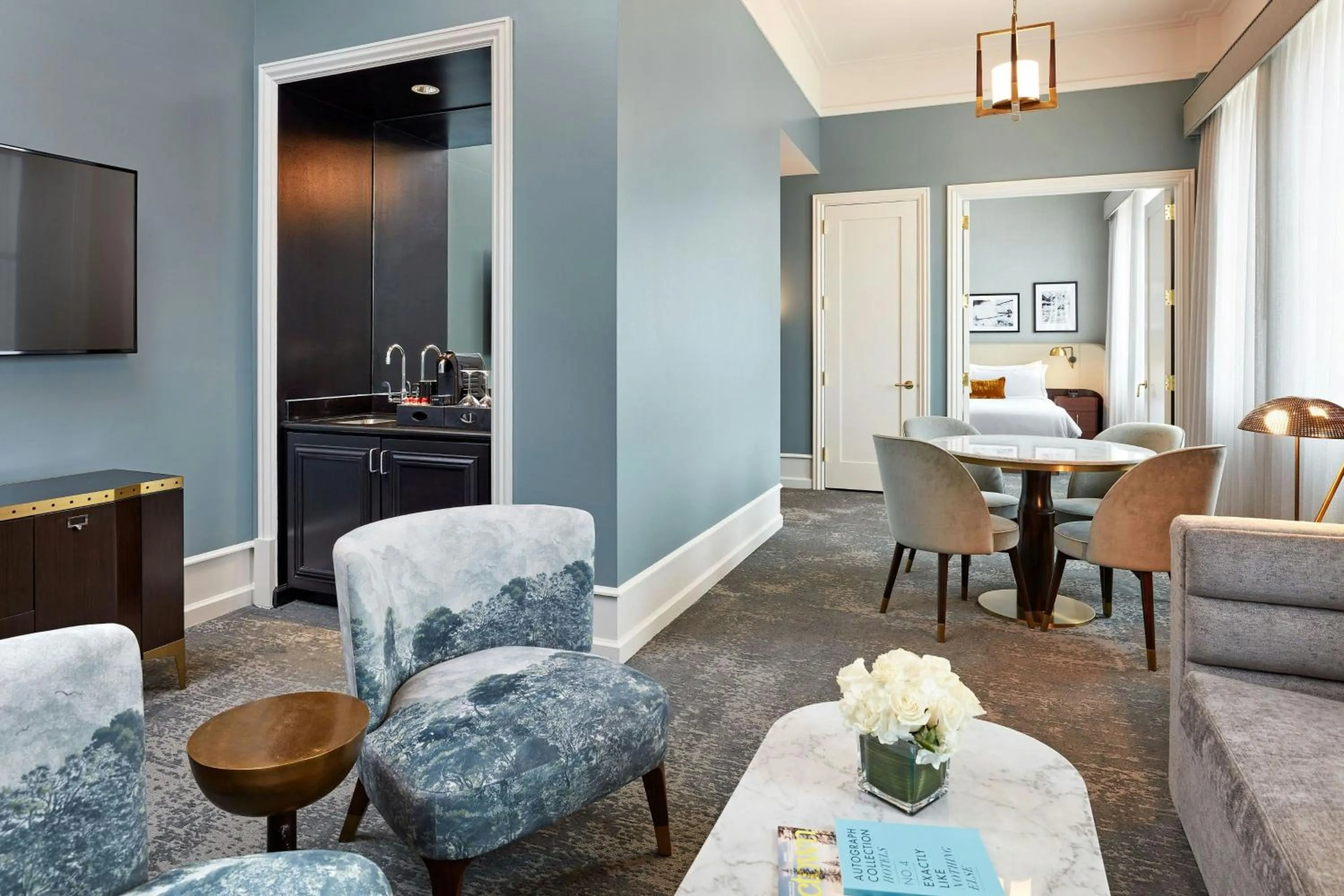 Lounge or bar in The Citizen Hotel, Autograph Collection