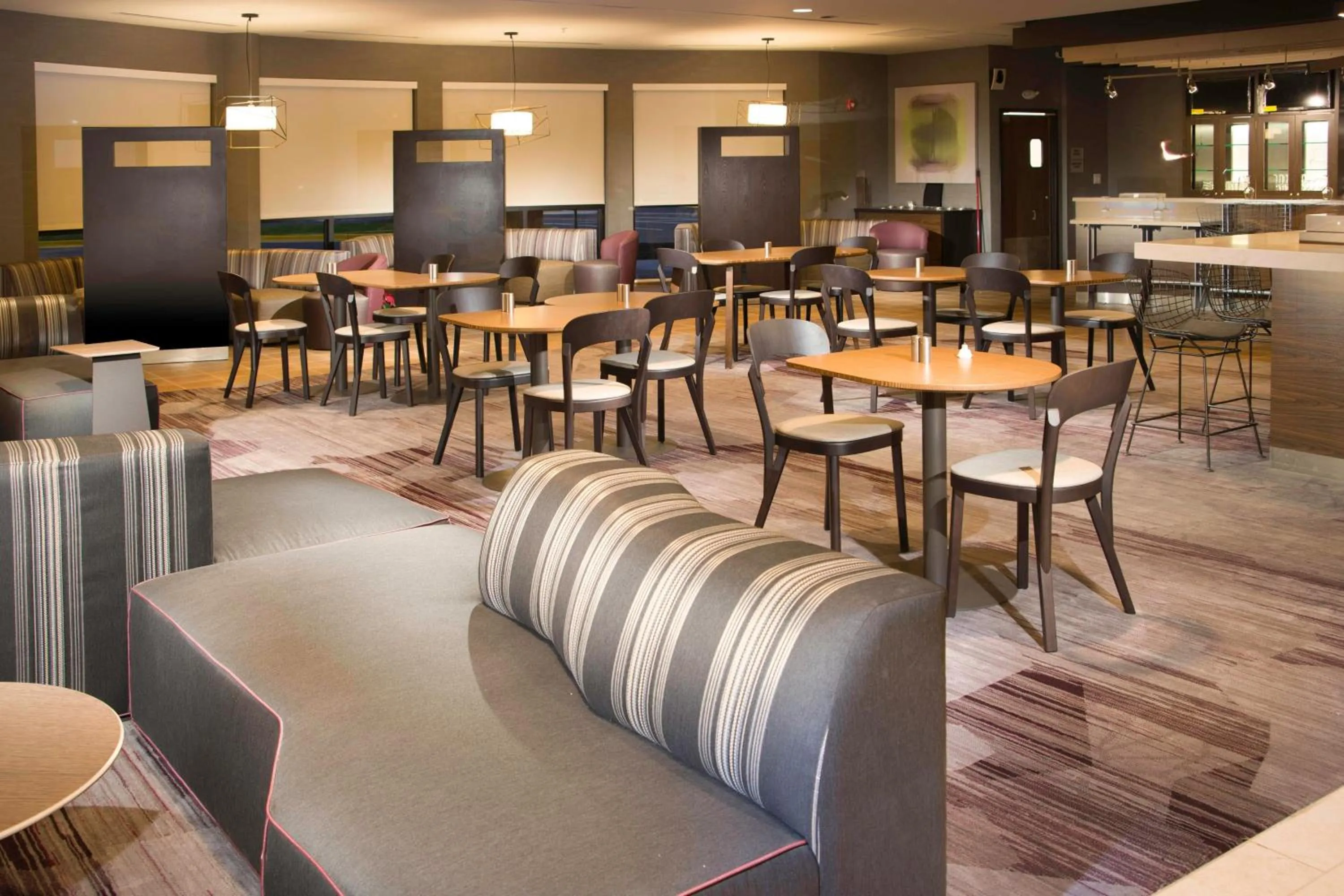 Restaurant/places to eat in Courtyard Largo Medical Center Drive