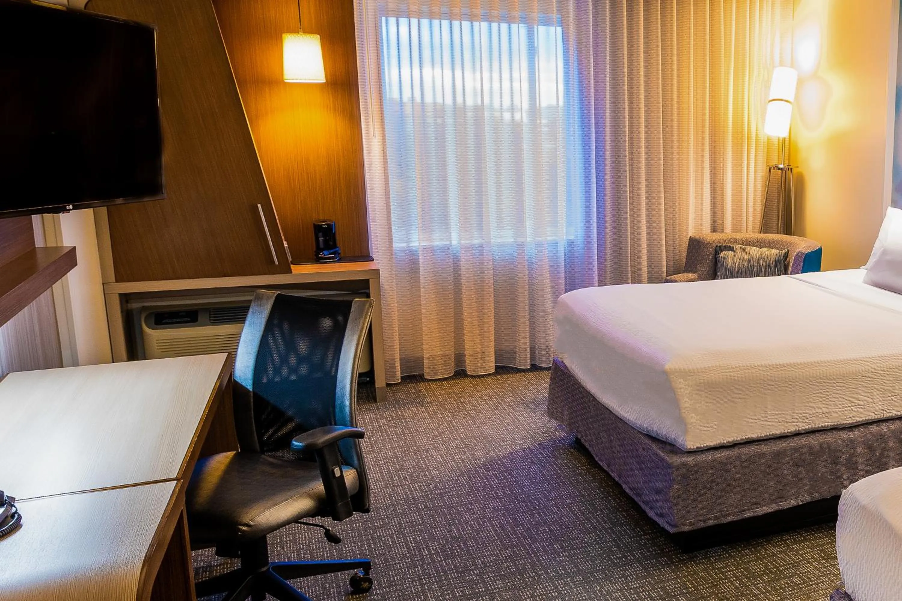 Seating area, Bed in Courtyard Largo Medical Center Drive