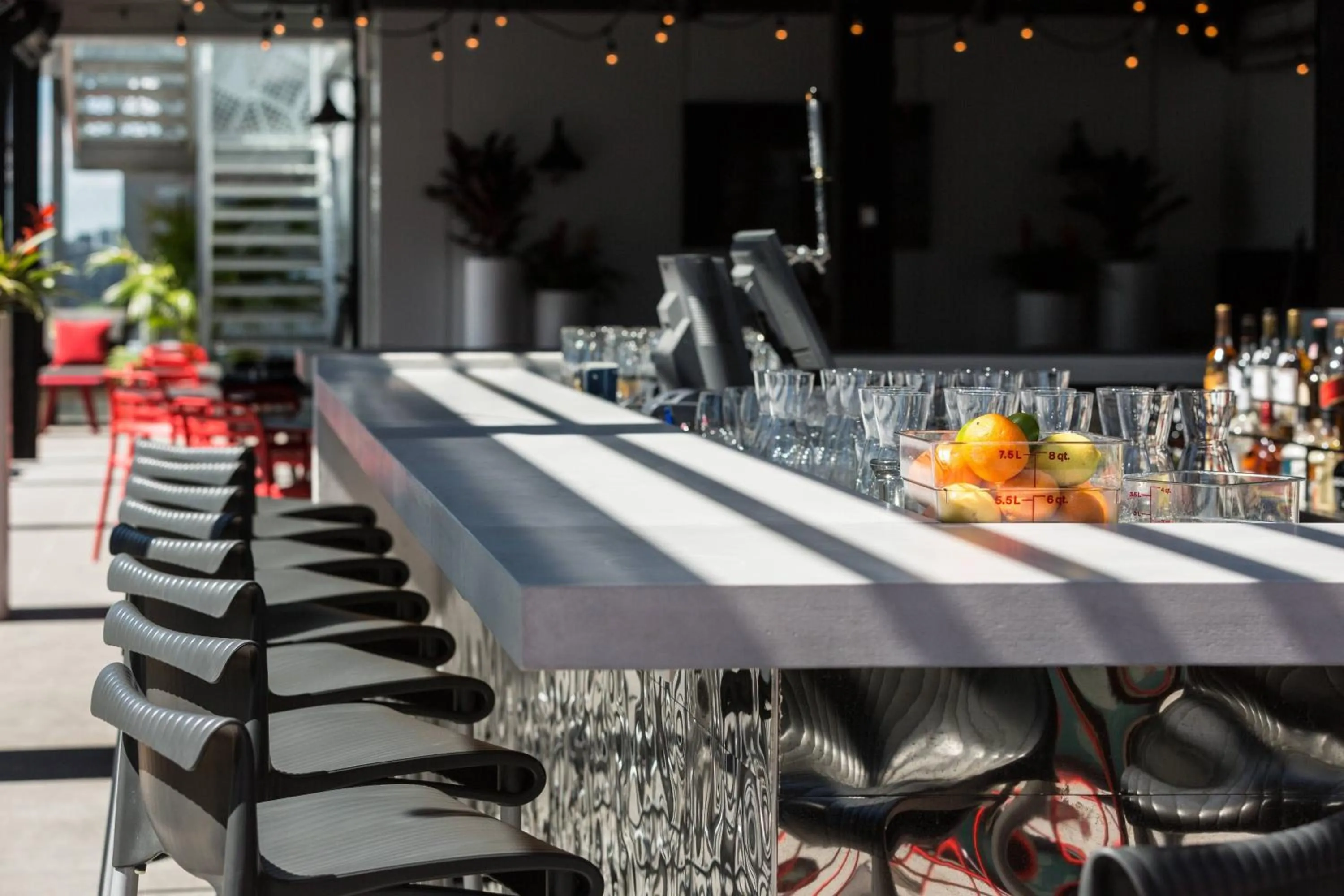 Lounge or bar in Renaissance Montreal Downtown Hotel