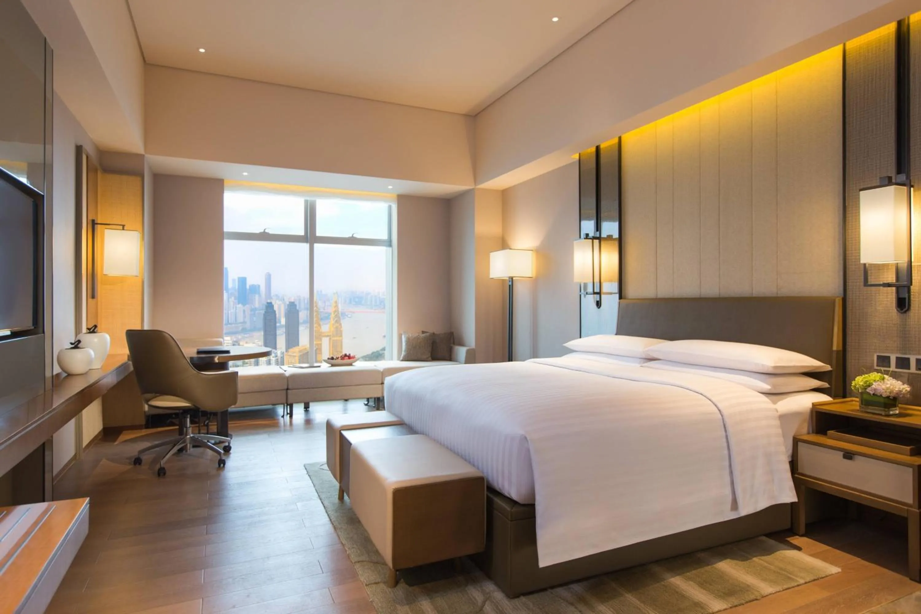 Photo of the whole room, Bed in Chongqing Marriott Hotel