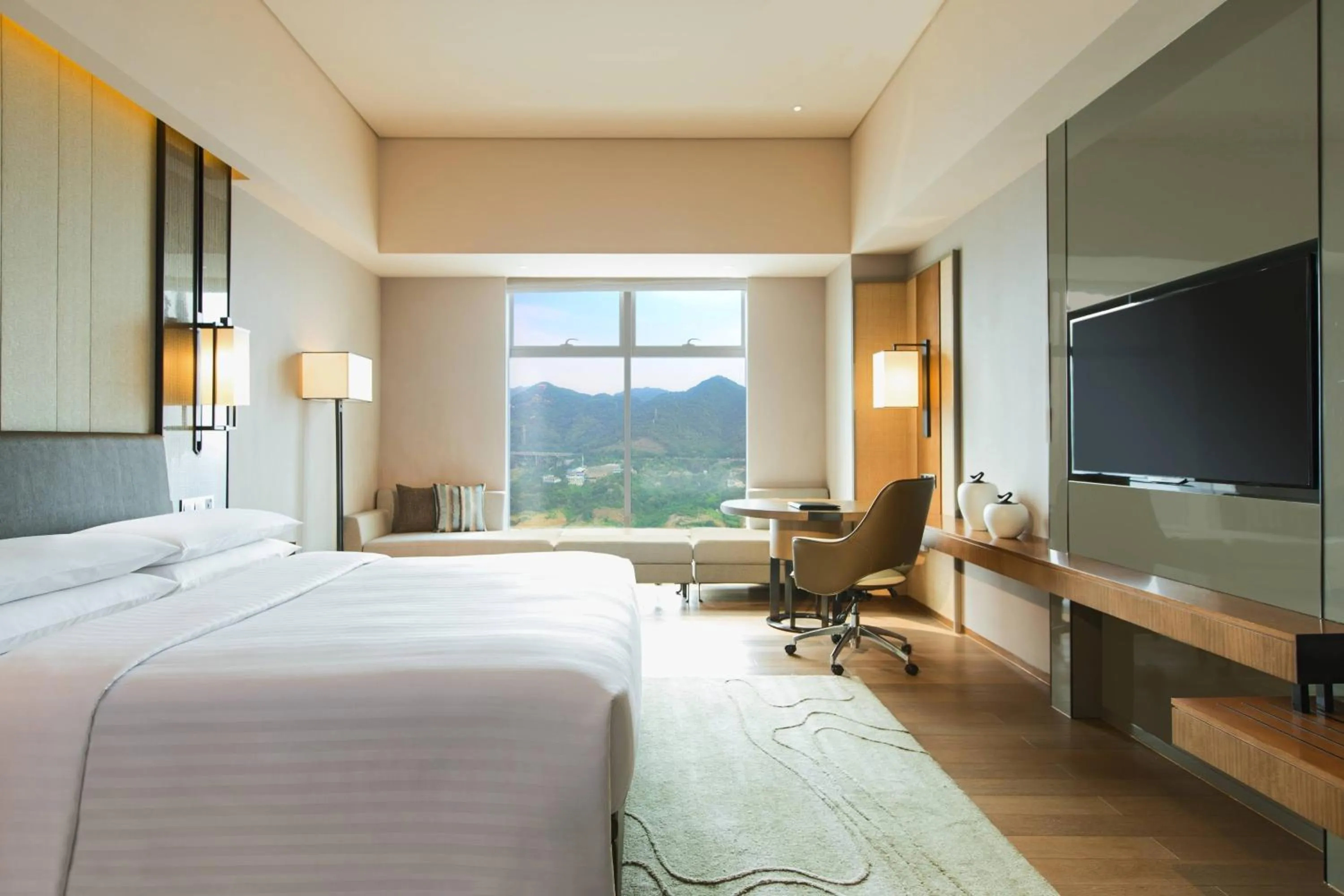 Photo of the whole room, Bed in Chongqing Marriott Hotel