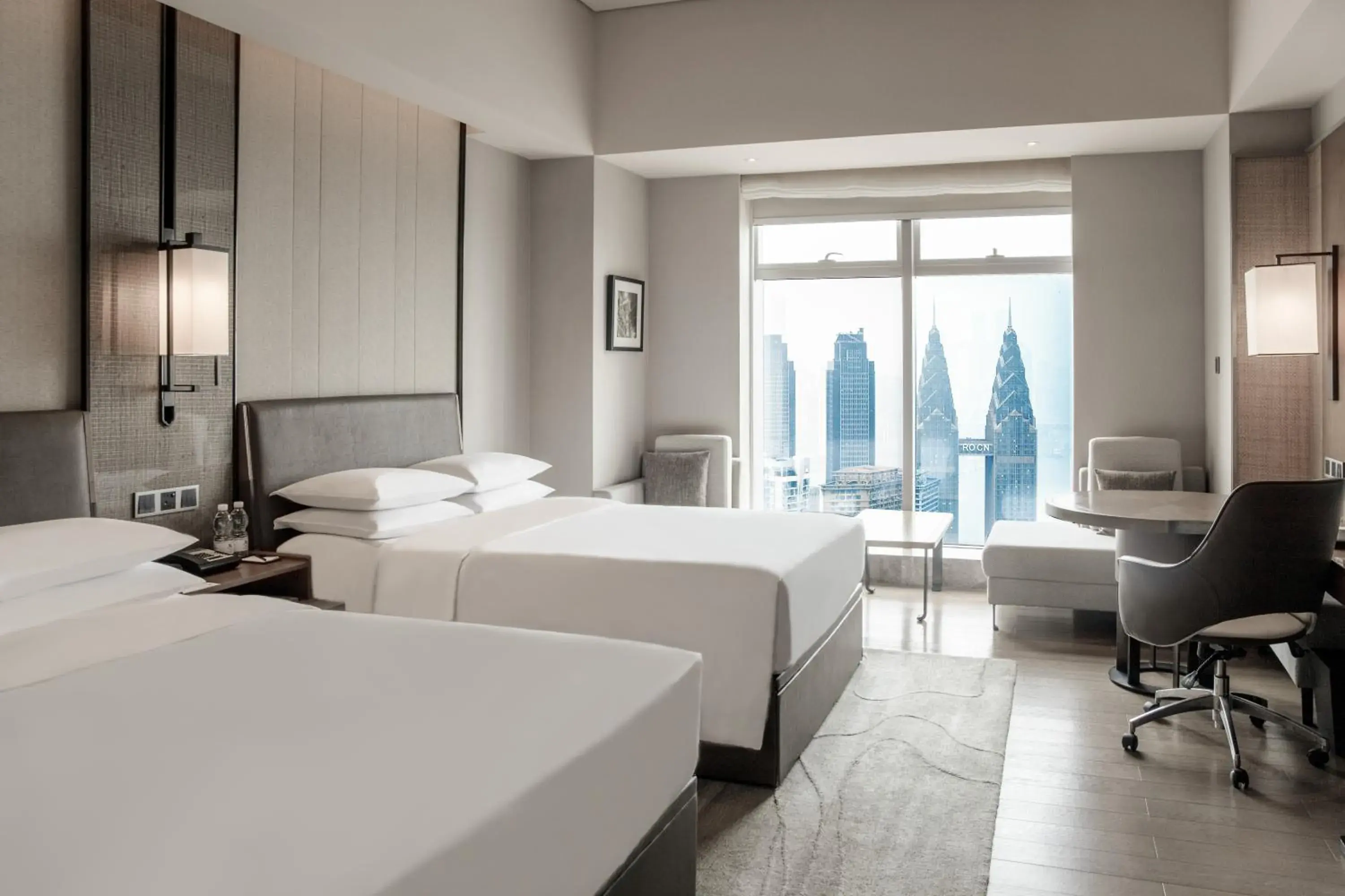 Deluxe Twin Room with River View in Chongqing Marriott Hotel Deluxe Twin Room with River View in Chongqing Marriott Hotel