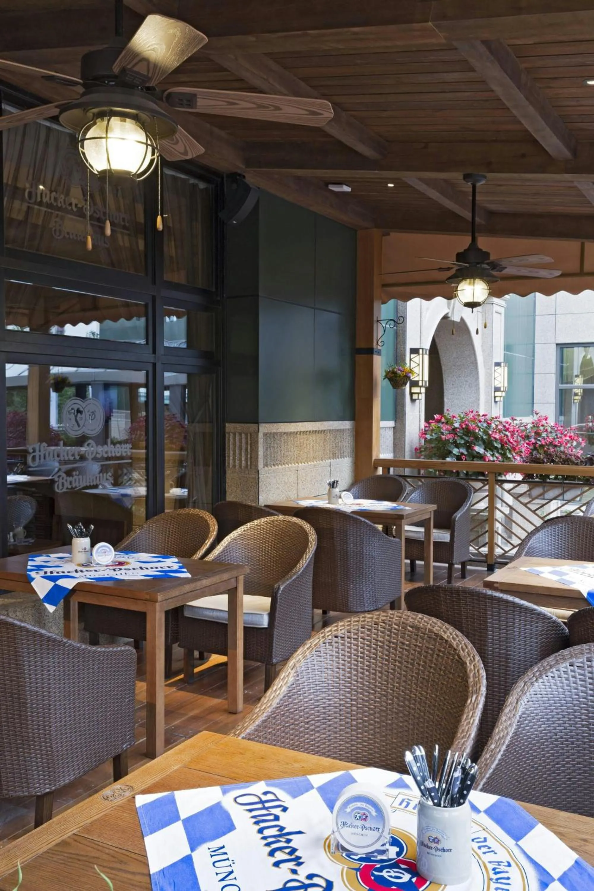 Restaurant/places to eat in The Fairway Place, Xi'an - Marriott Executive Apartments