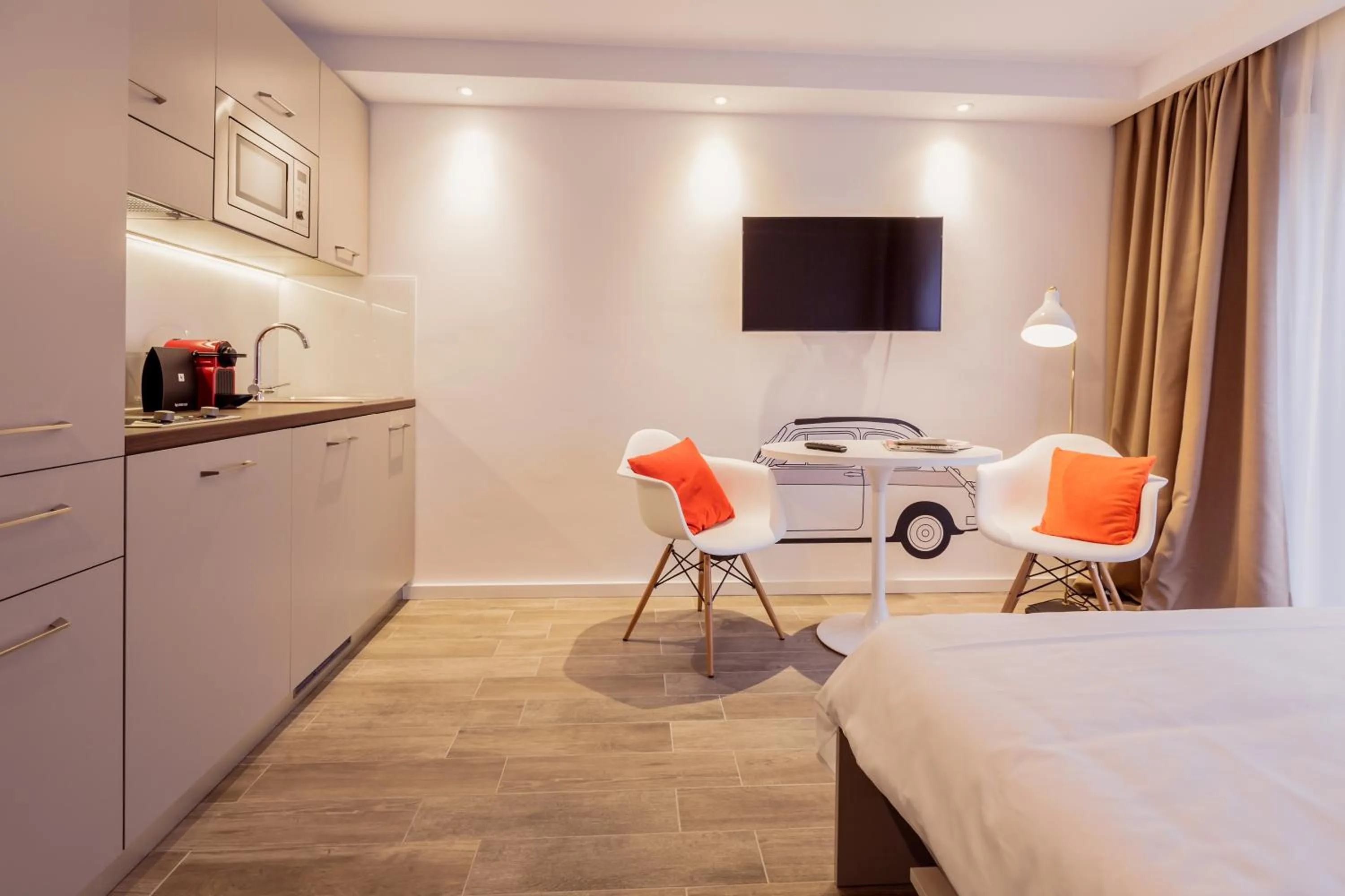 Dining area, Bed in 360 Apartment Hotel Frankfurt