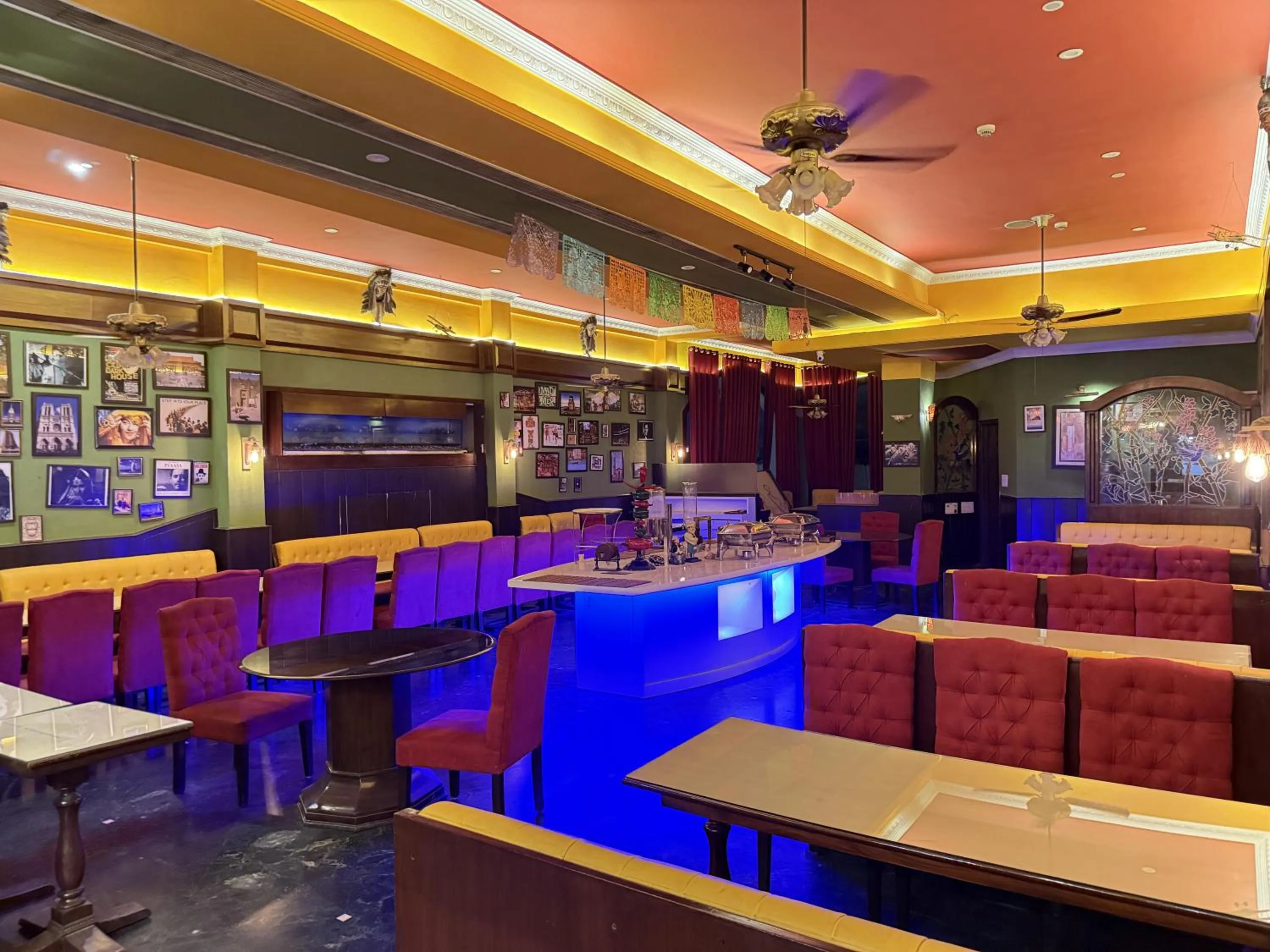 Restaurant/places to eat in Hotel Diplomat Residency