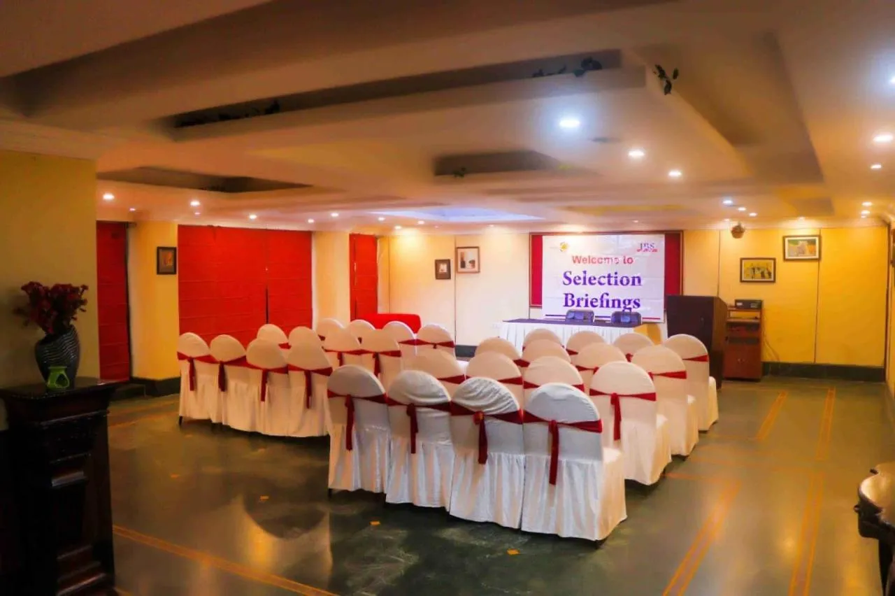 Hotel Diplomat Residency