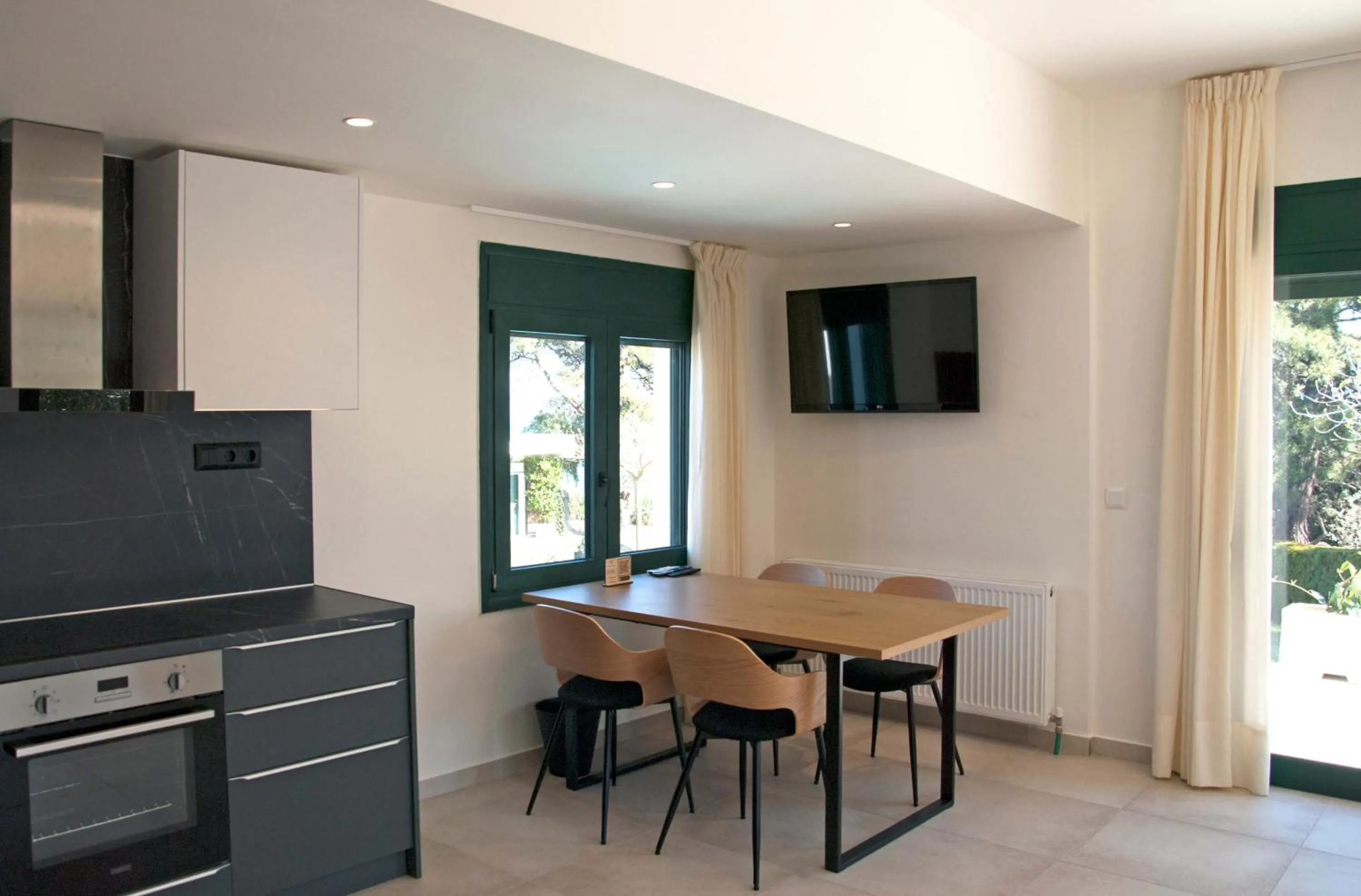 TV and multimedia in Angelbay Bungalows