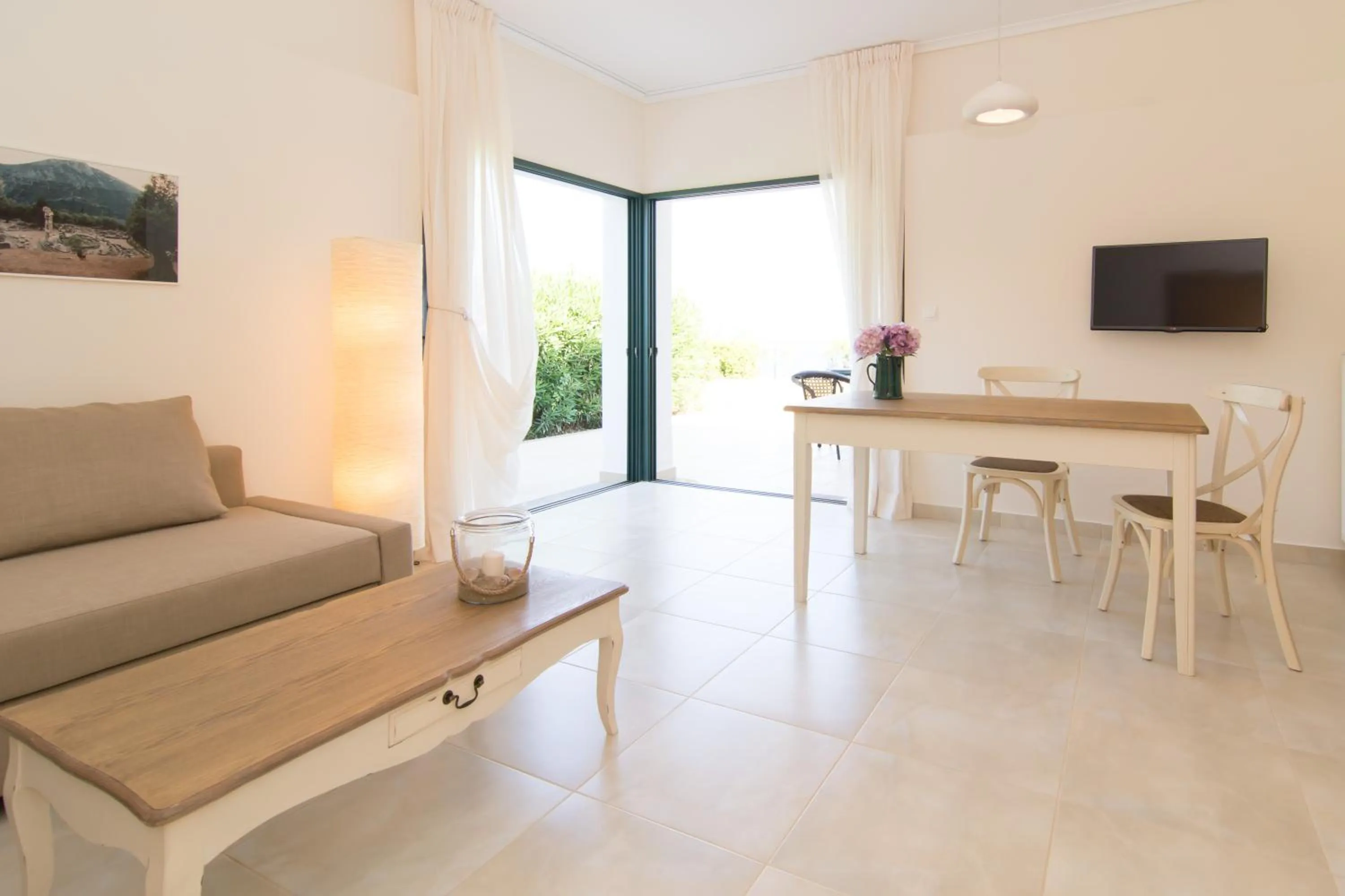 TV and multimedia in Angelbay Bungalows