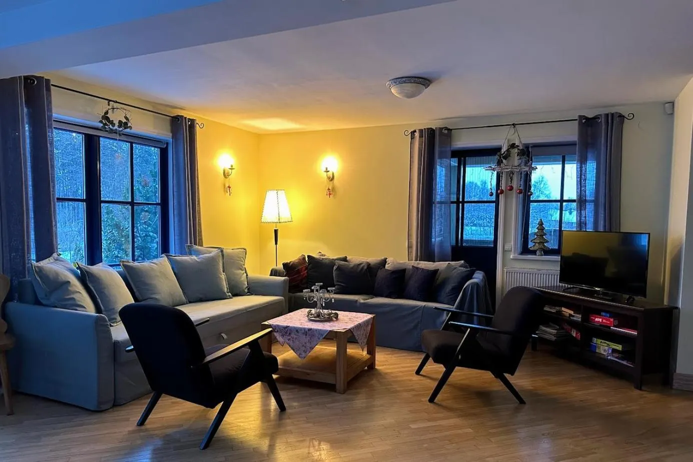 Seating area in North Lakeside Villa Plateliai