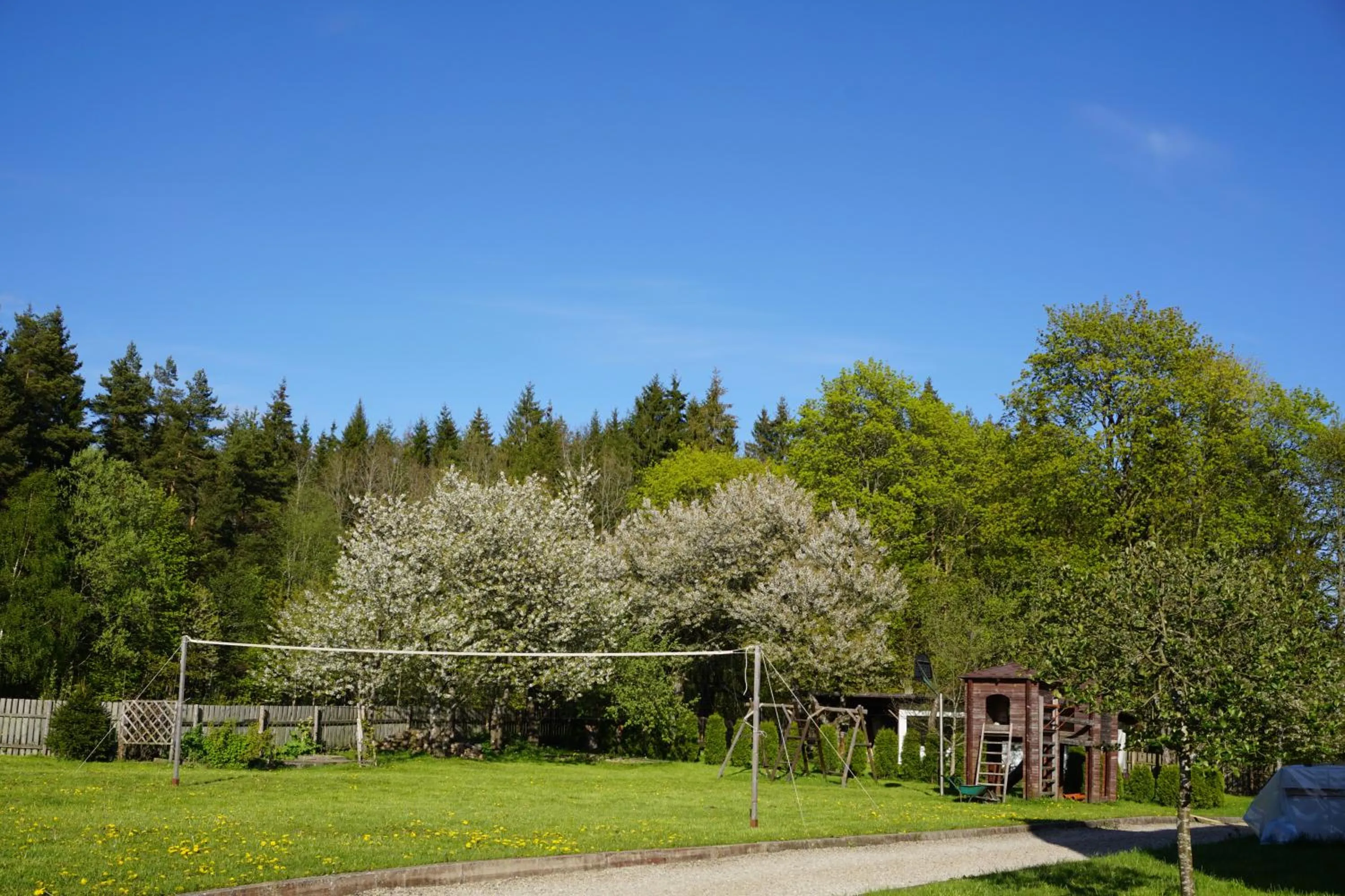 Garden in North Lakeside Villa Plateliai