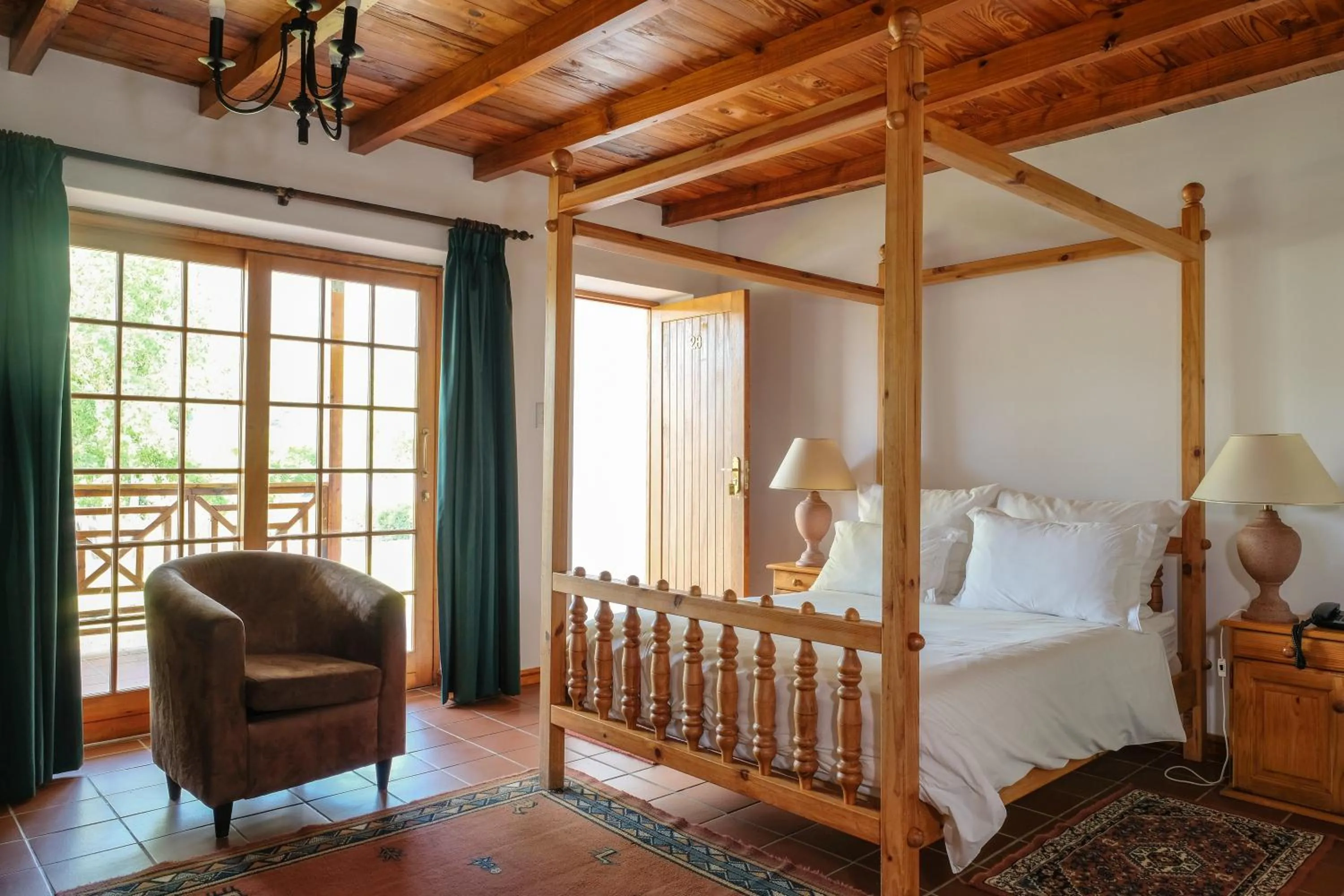 Balcony/Terrace, Bed in Houw Hoek Hotel