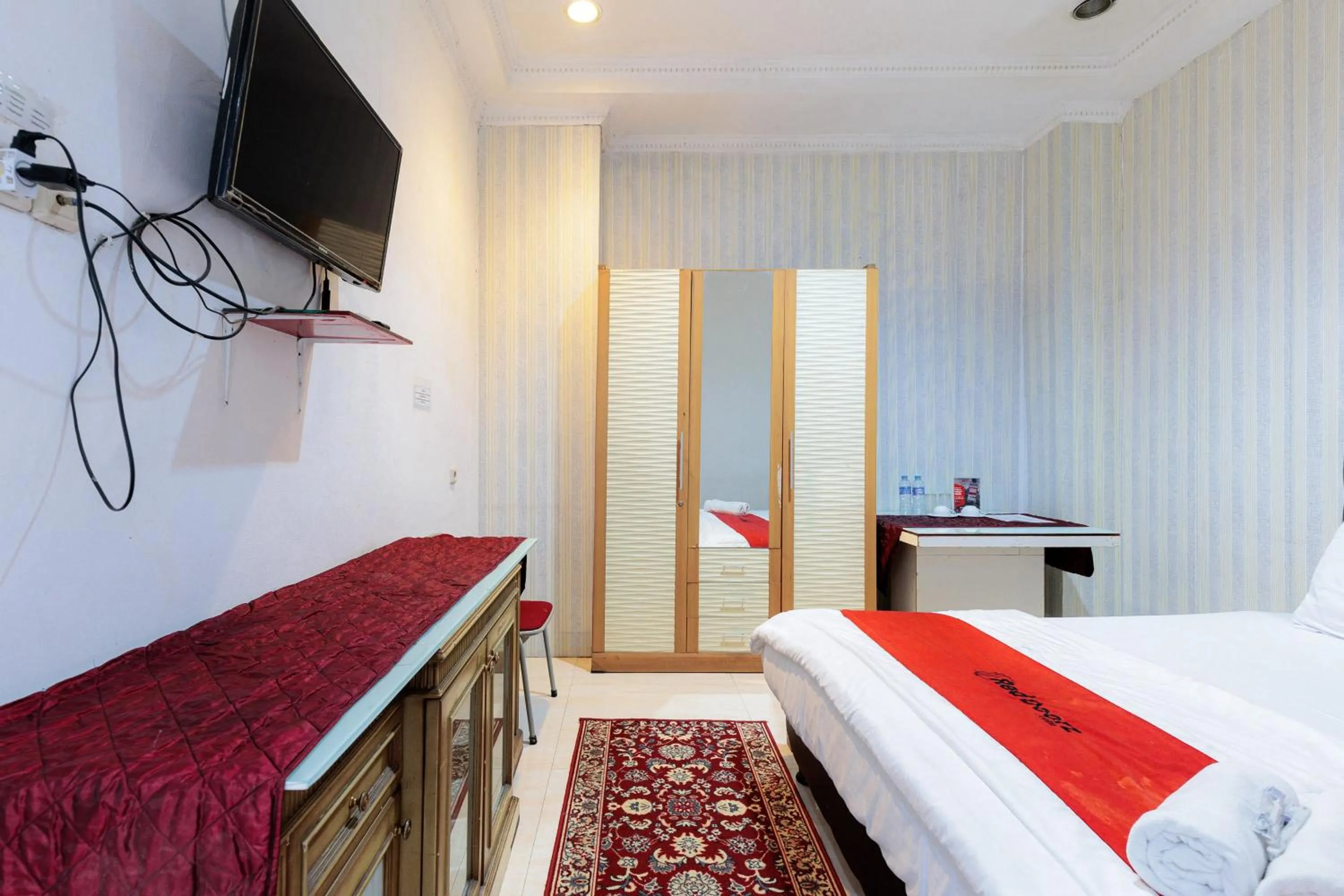 Bedroom, Bed in RedDoorz Plus @ Guntur Raya Setiabudi