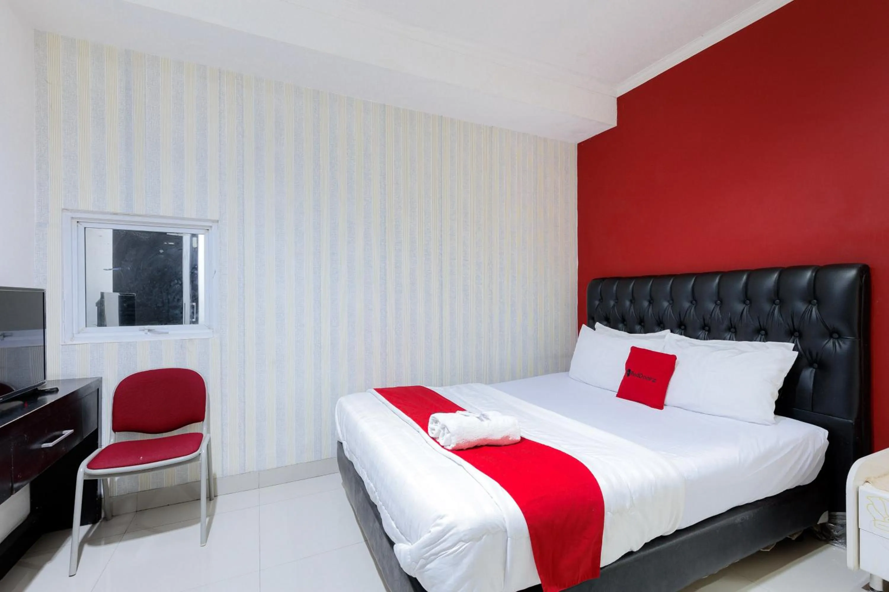 Bedroom, Bed in RedDoorz Plus @ Guntur Raya Setiabudi