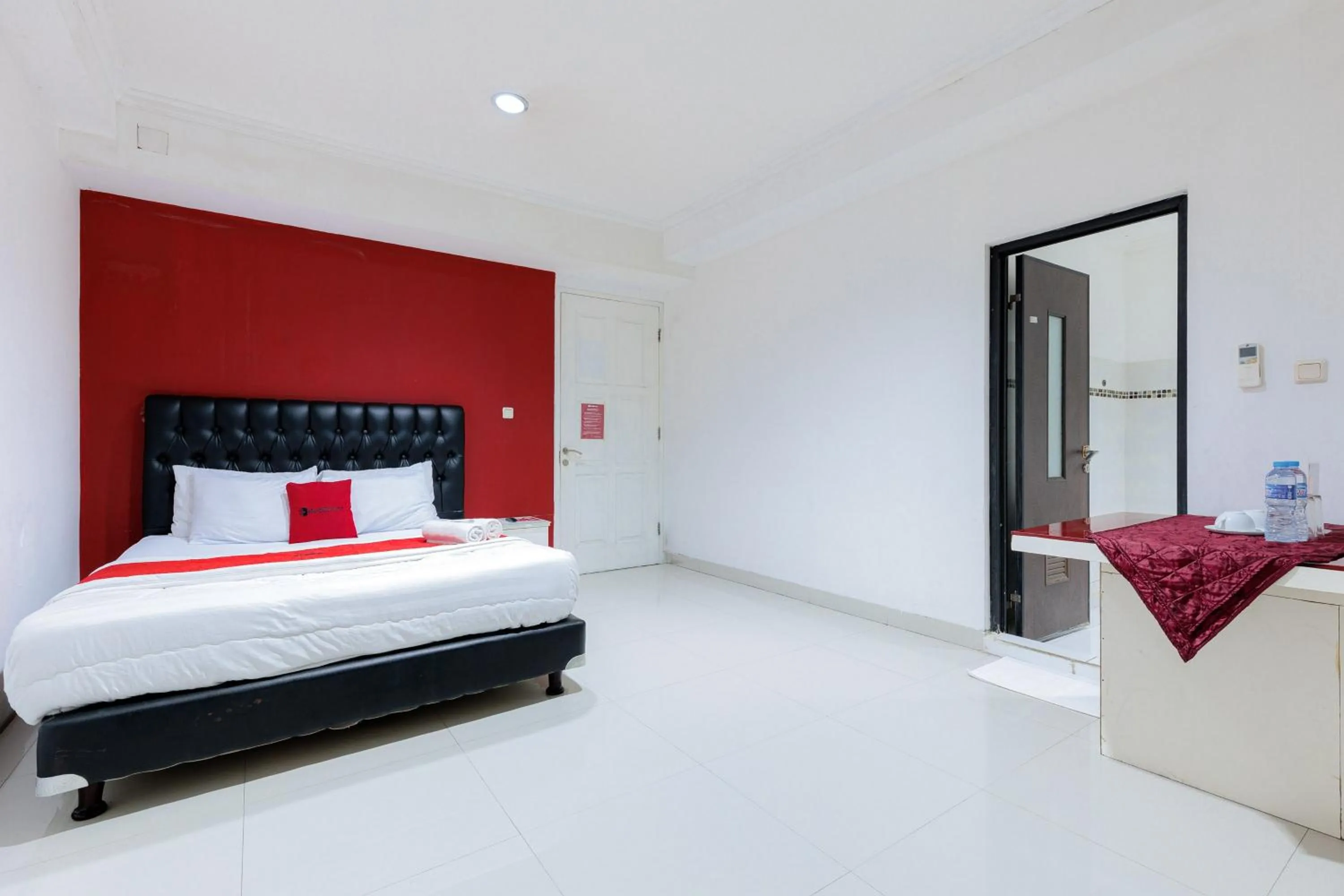 Bedroom, Bed in RedDoorz Plus @ Guntur Raya Setiabudi