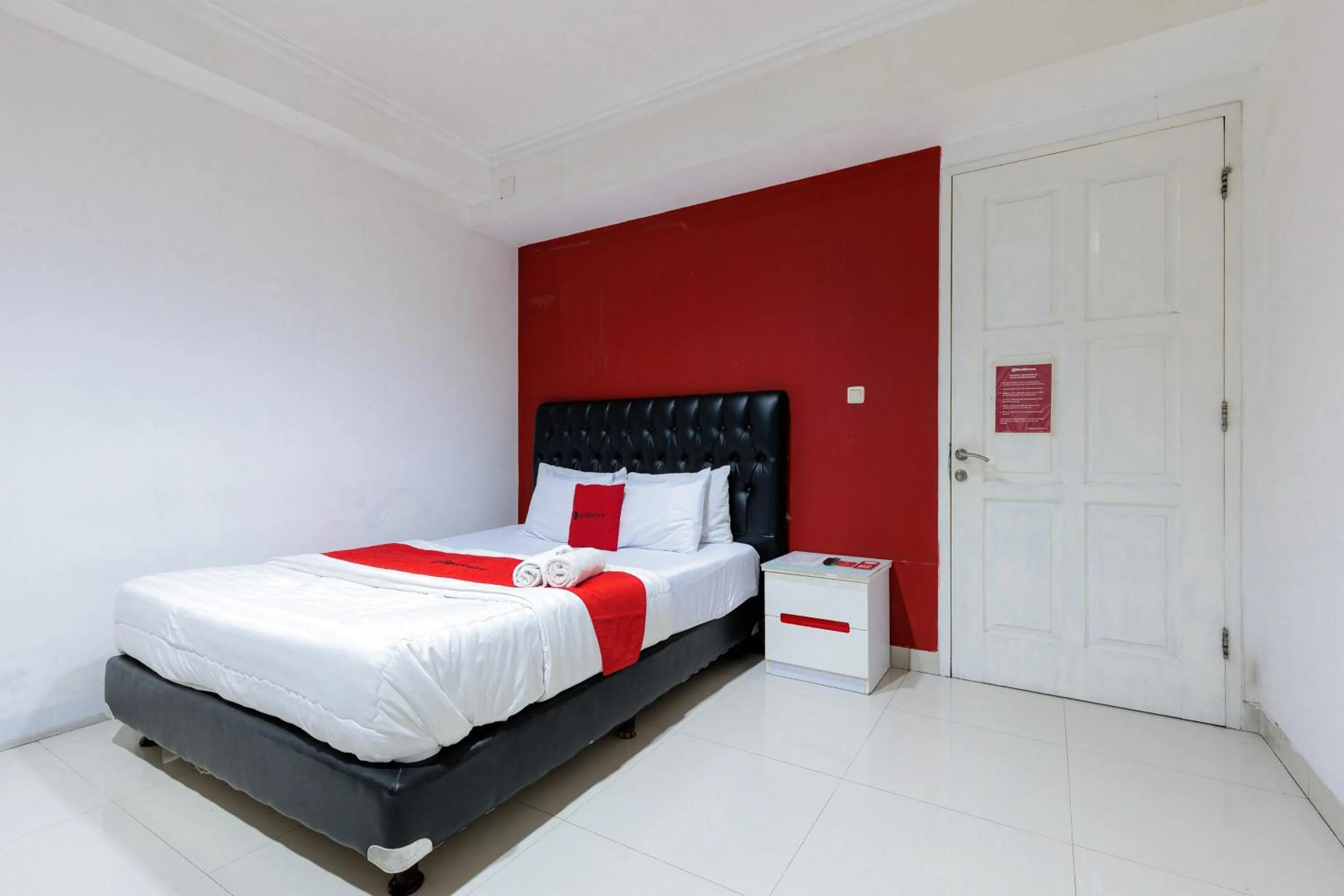 Bedroom, Bed in RedDoorz Plus @ Guntur Raya Setiabudi