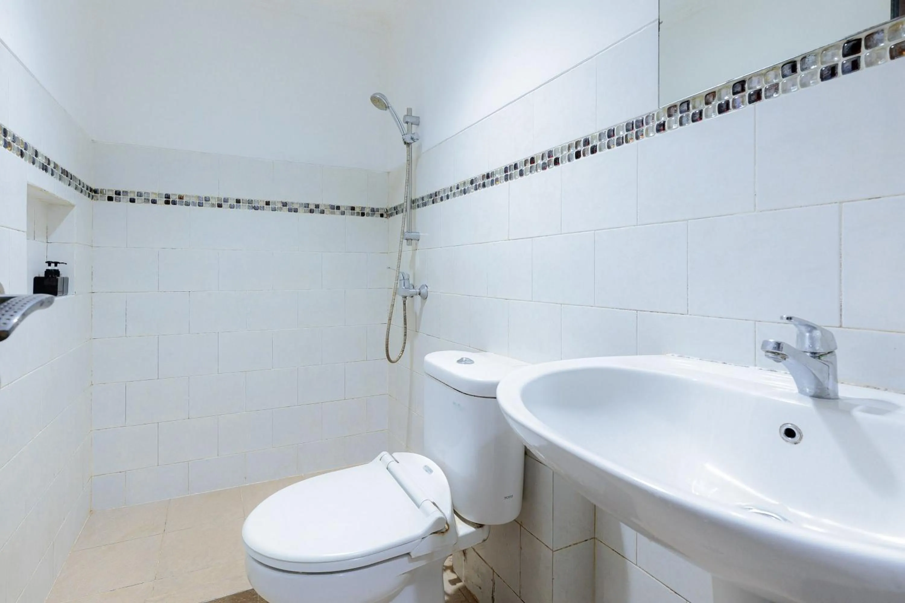 Bathroom in RedDoorz Plus @ Guntur Raya Setiabudi