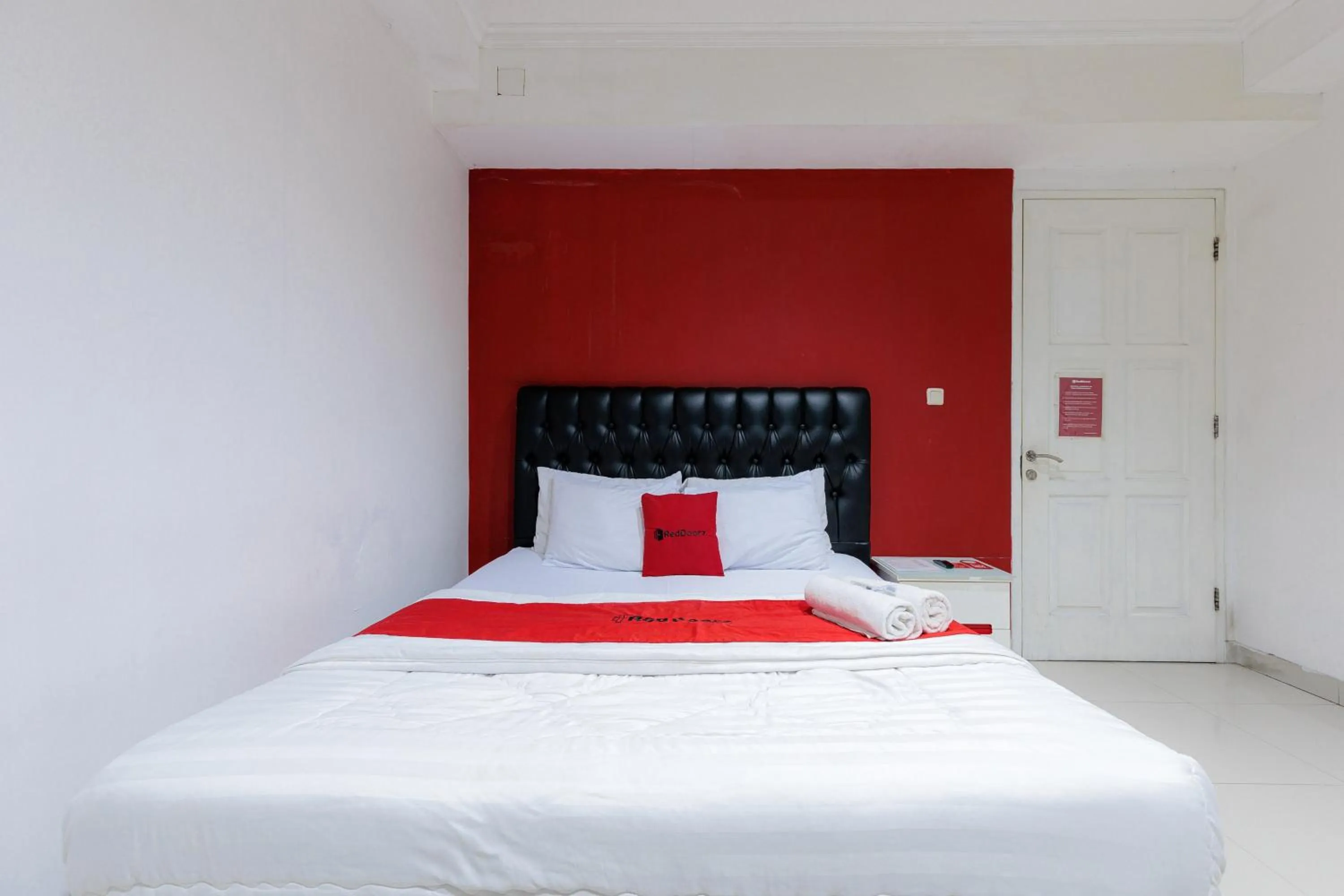Bedroom, Bed in RedDoorz Plus @ Guntur Raya Setiabudi