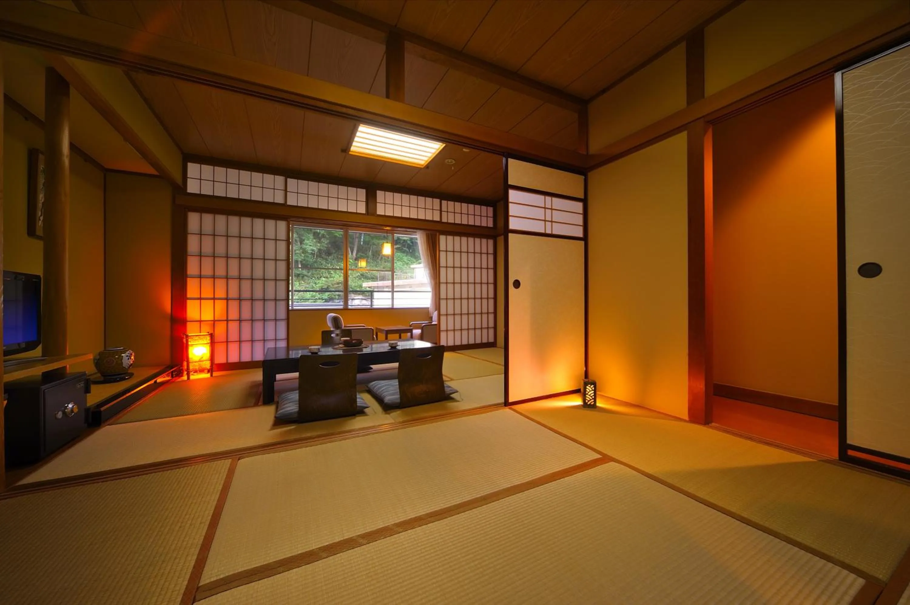 Photo of the whole room in Suzukiya Ryokan
