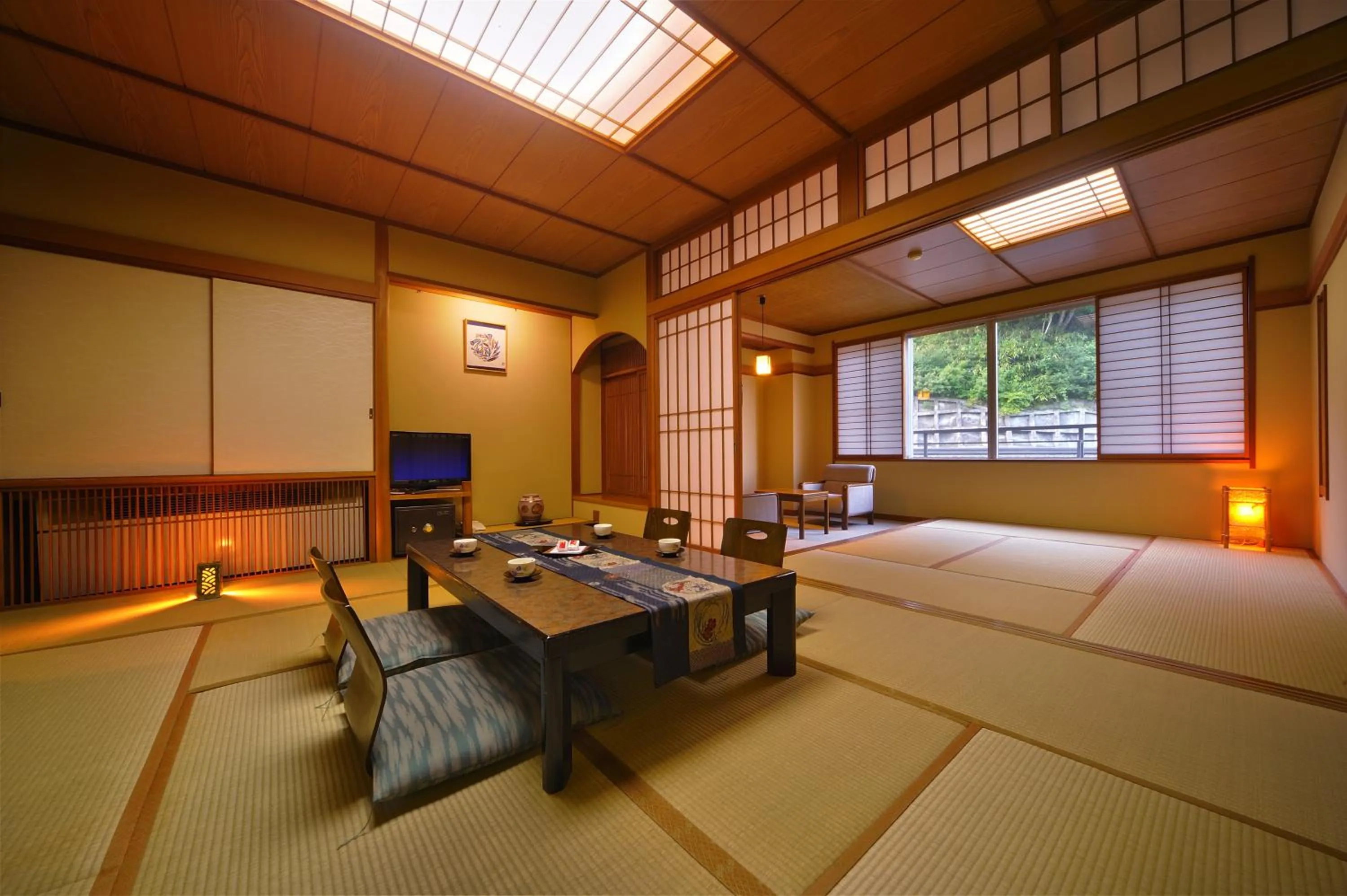 Photo of the whole room in Suzukiya Ryokan
