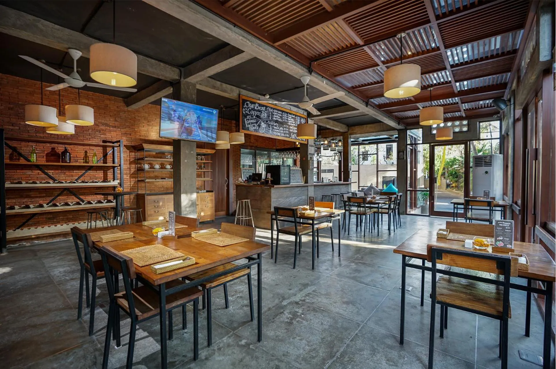 Restaurant/places to eat in Royal Samaja Villas