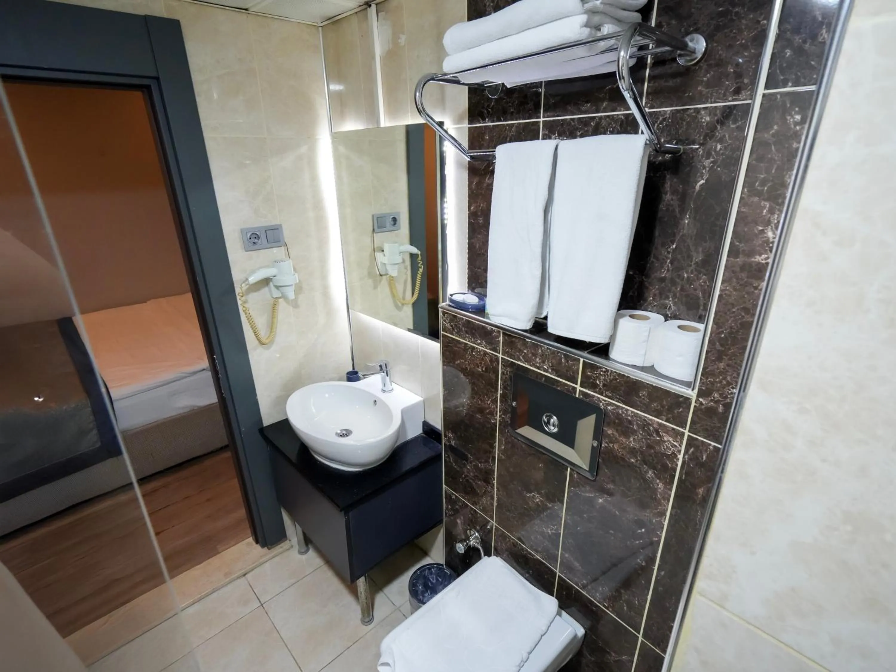 Toilet in No 139 Apartments