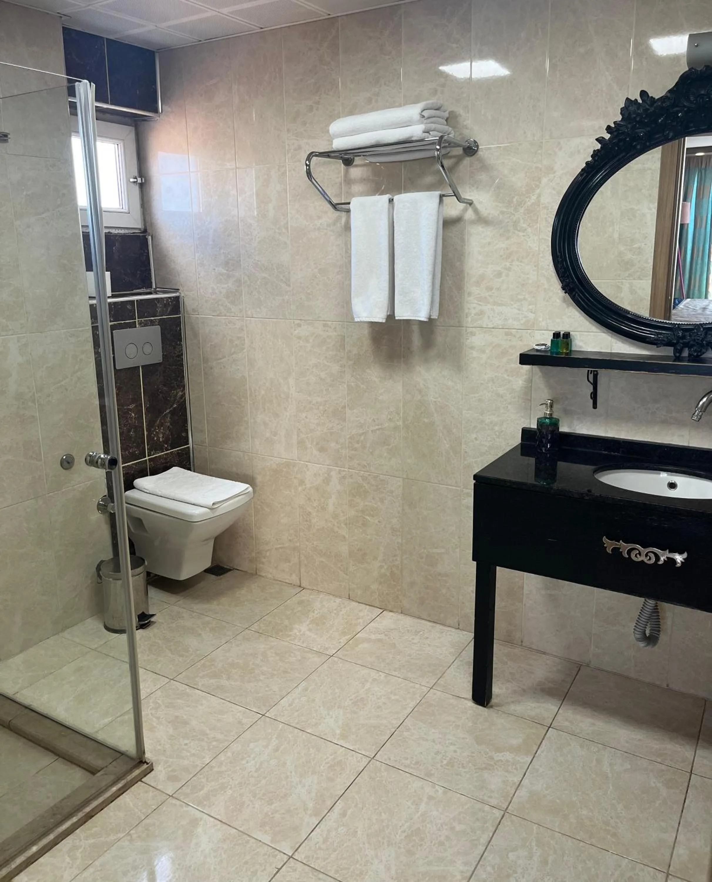 Toilet in No 139 Apartments