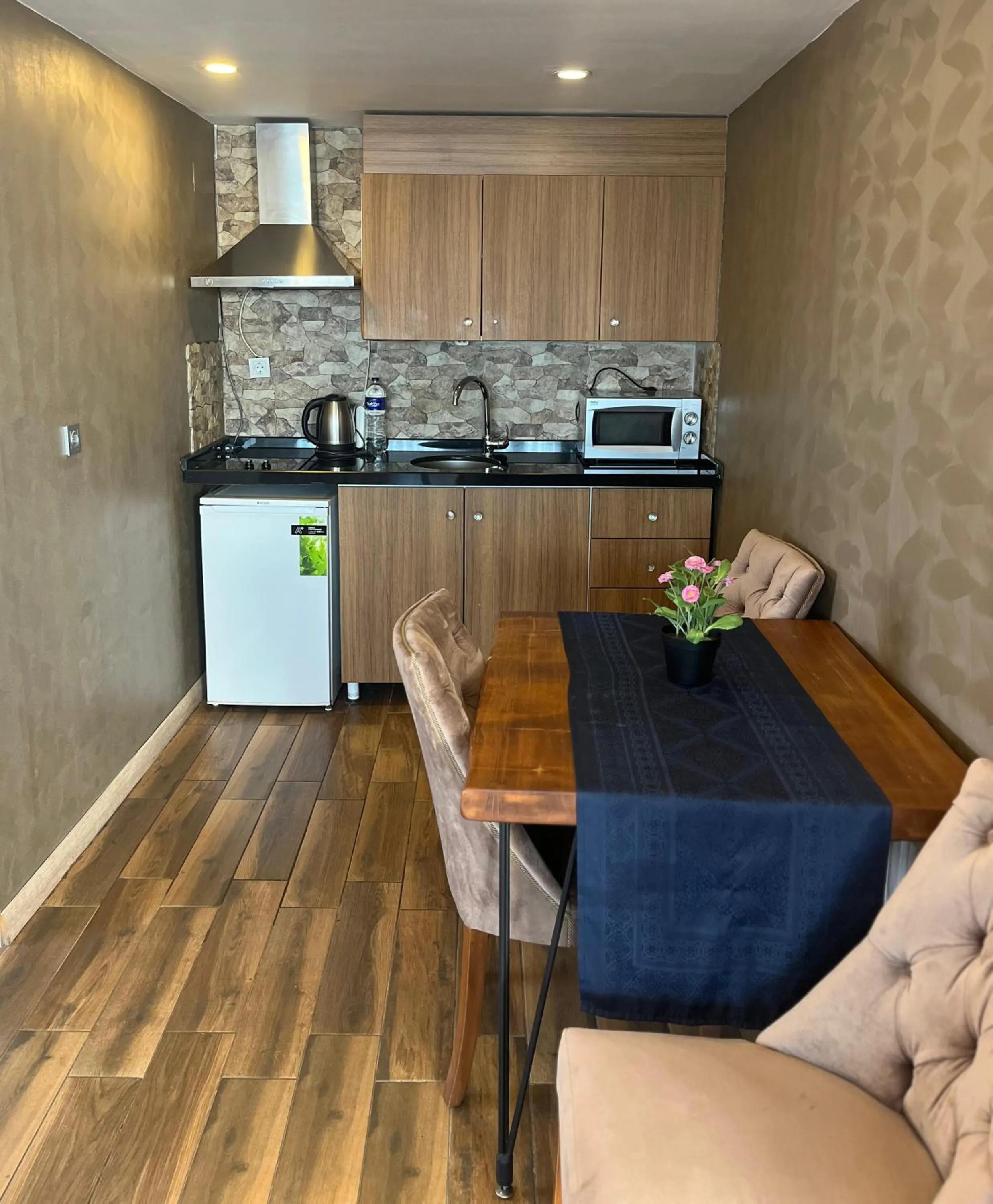 Coffee/tea facilities in No 139 Apartments