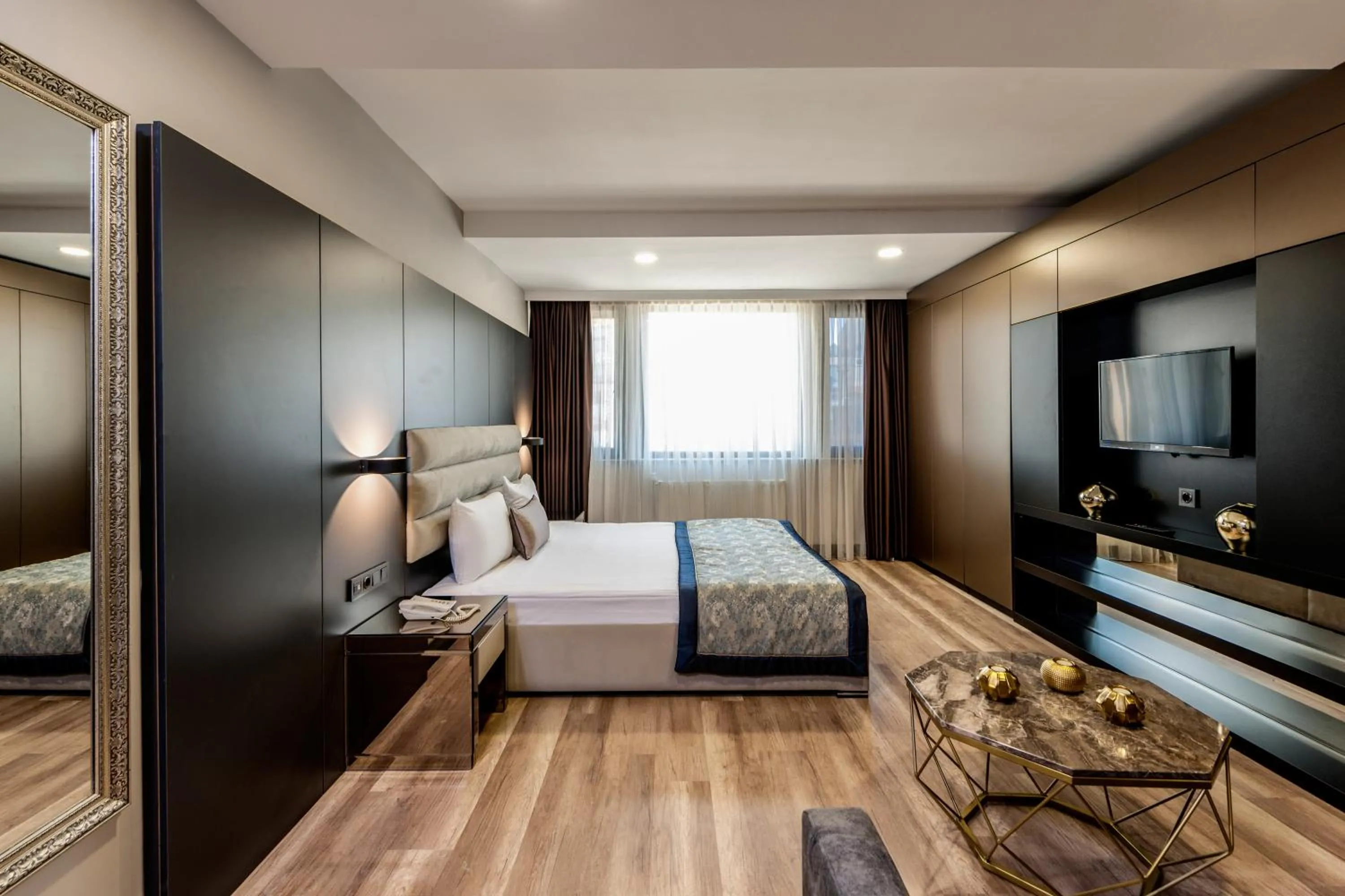 TV and multimedia, Bed in No 139 Apartments