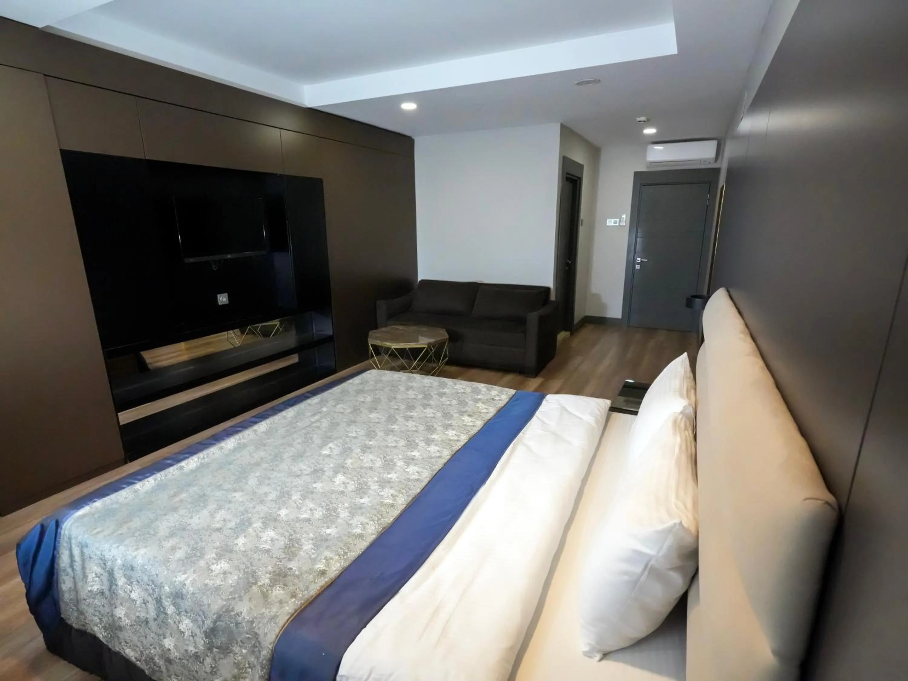 Bed in No 139 Apartments