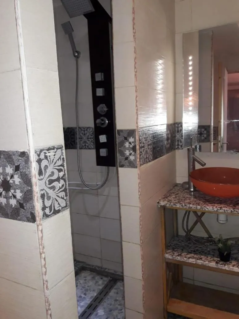 Bathroom in Etablissement moderne