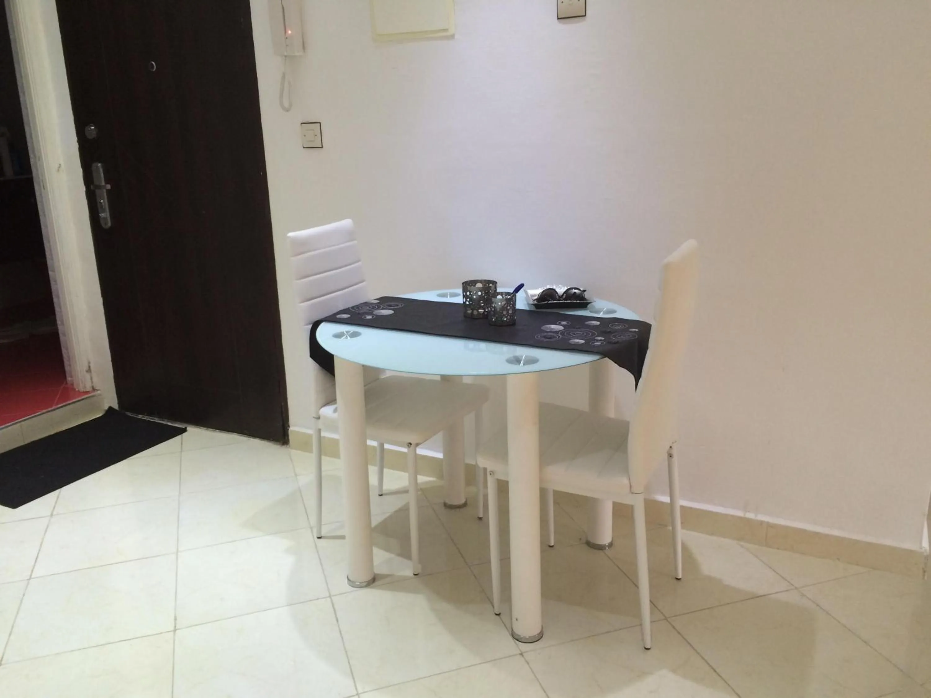 Dining area in Etablissement moderne