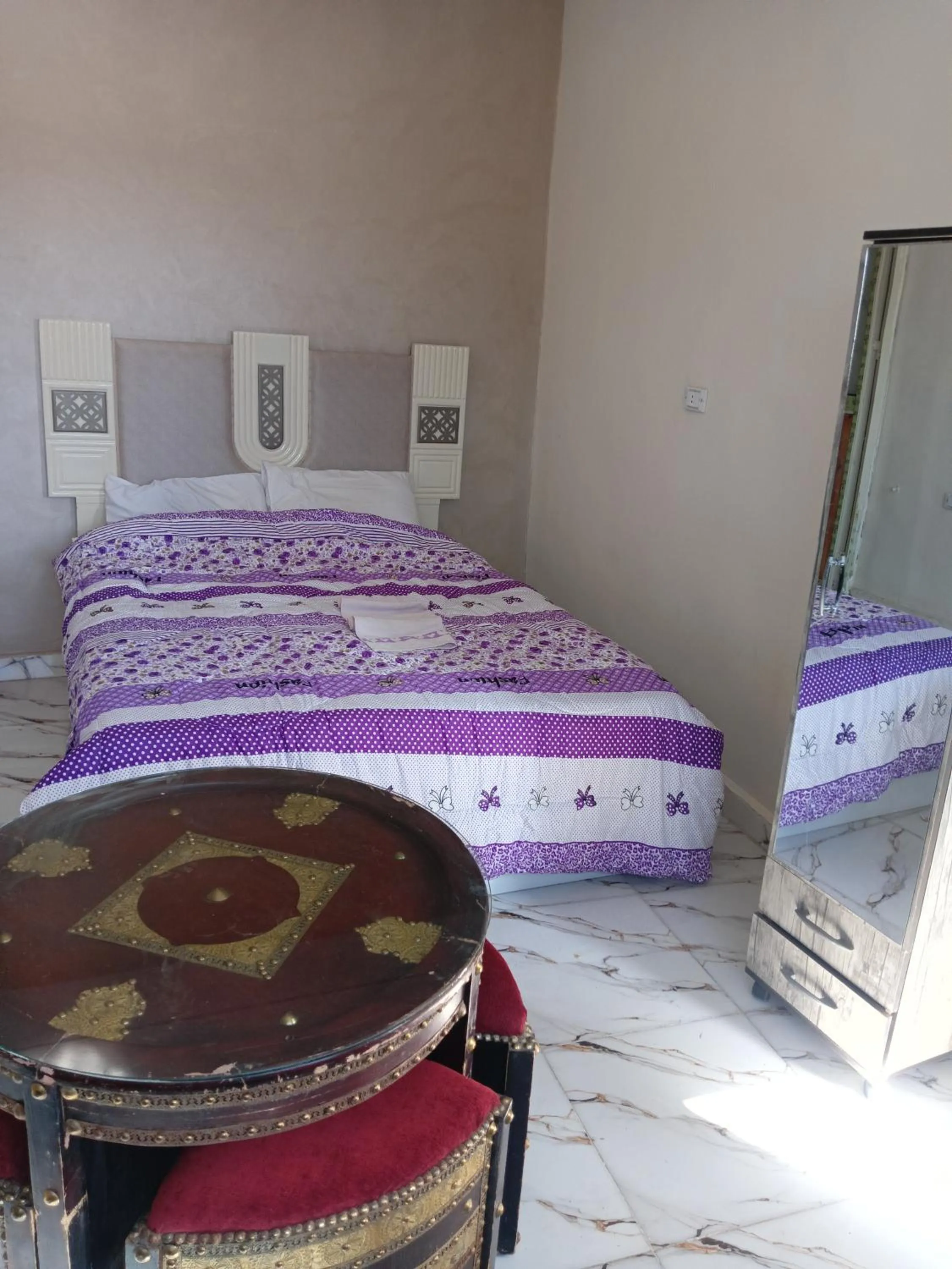 Bed in Falcon pyramids inn